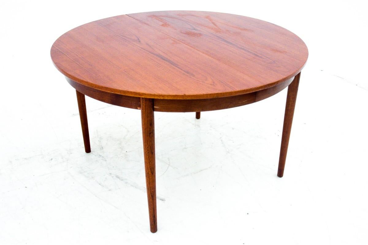 Teak table, Denmark, 1960s
Very good condition.
Wood: teak
Dimensions: Height 70 cm, diameter 118 cm long after unfolding 214 cm.