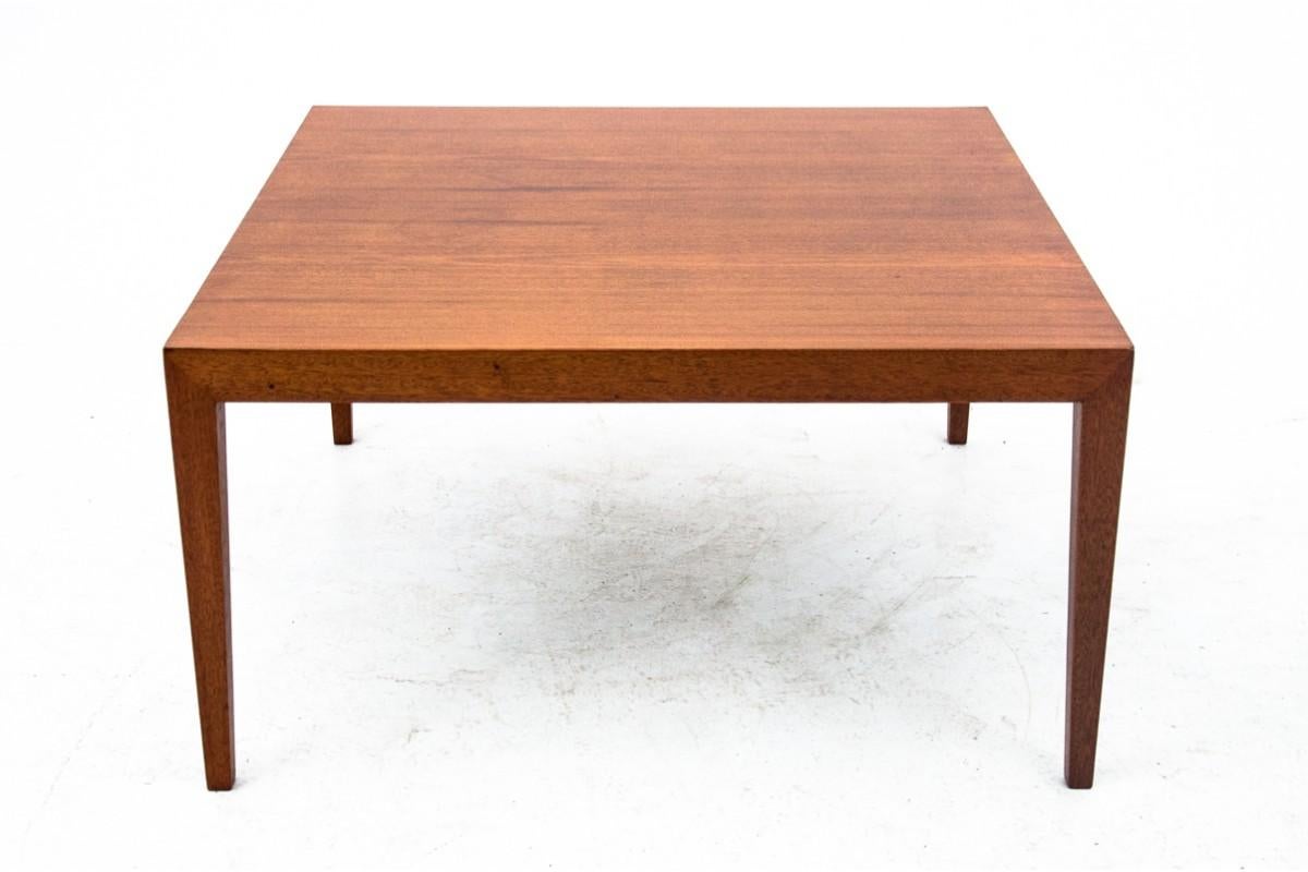 Mid-Century Modern Teak table, Denmark, 1960s. For Sale