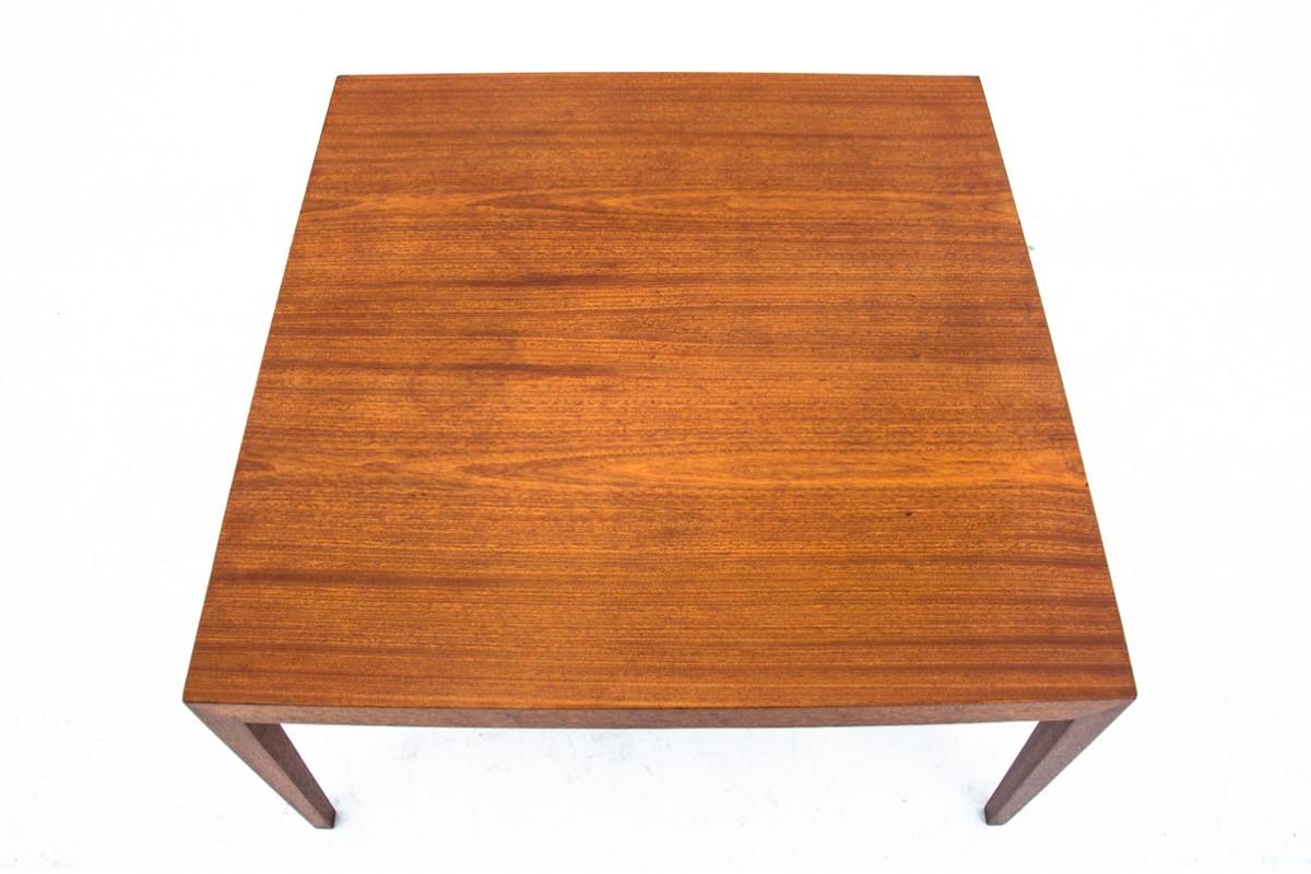 Teak table, Denmark, 1960s. In Good Condition For Sale In Chorzów, PL