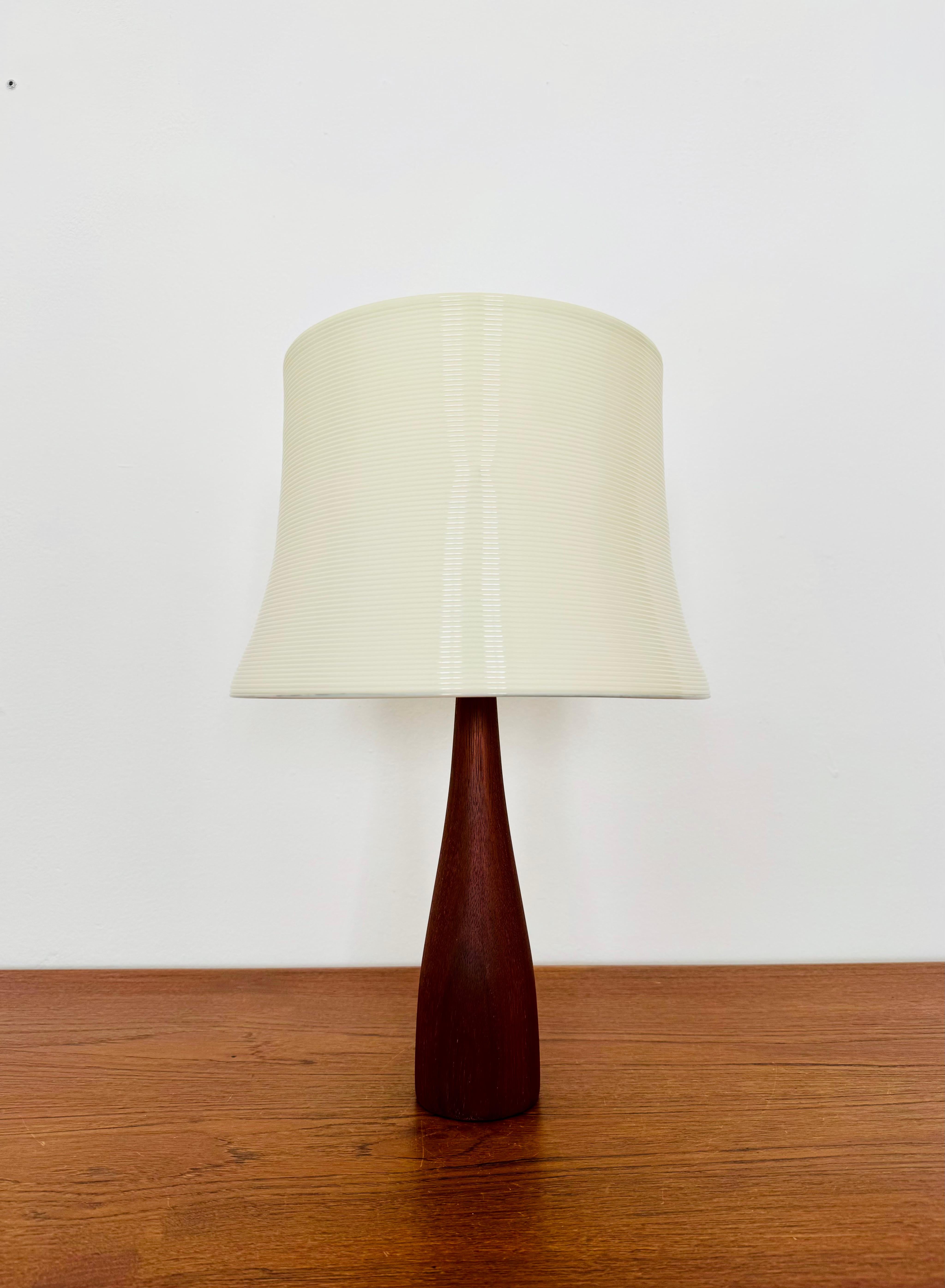 Mid-Century Modern Lampe de table en teck de Yasha Heifetz pour Rotaflex en vente