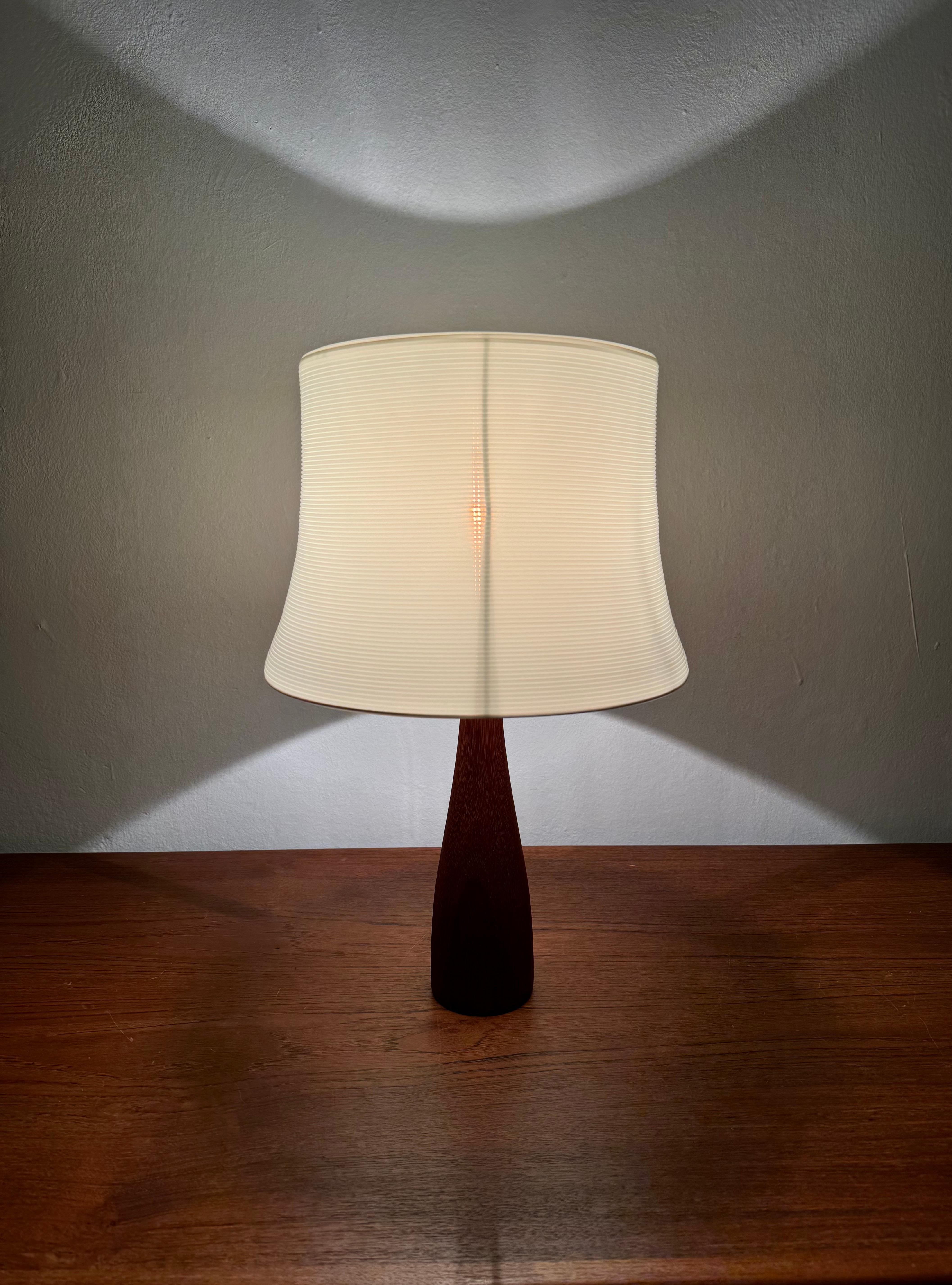 Lampe de table en teck de Yasha Heifetz pour Rotaflex en vente 1