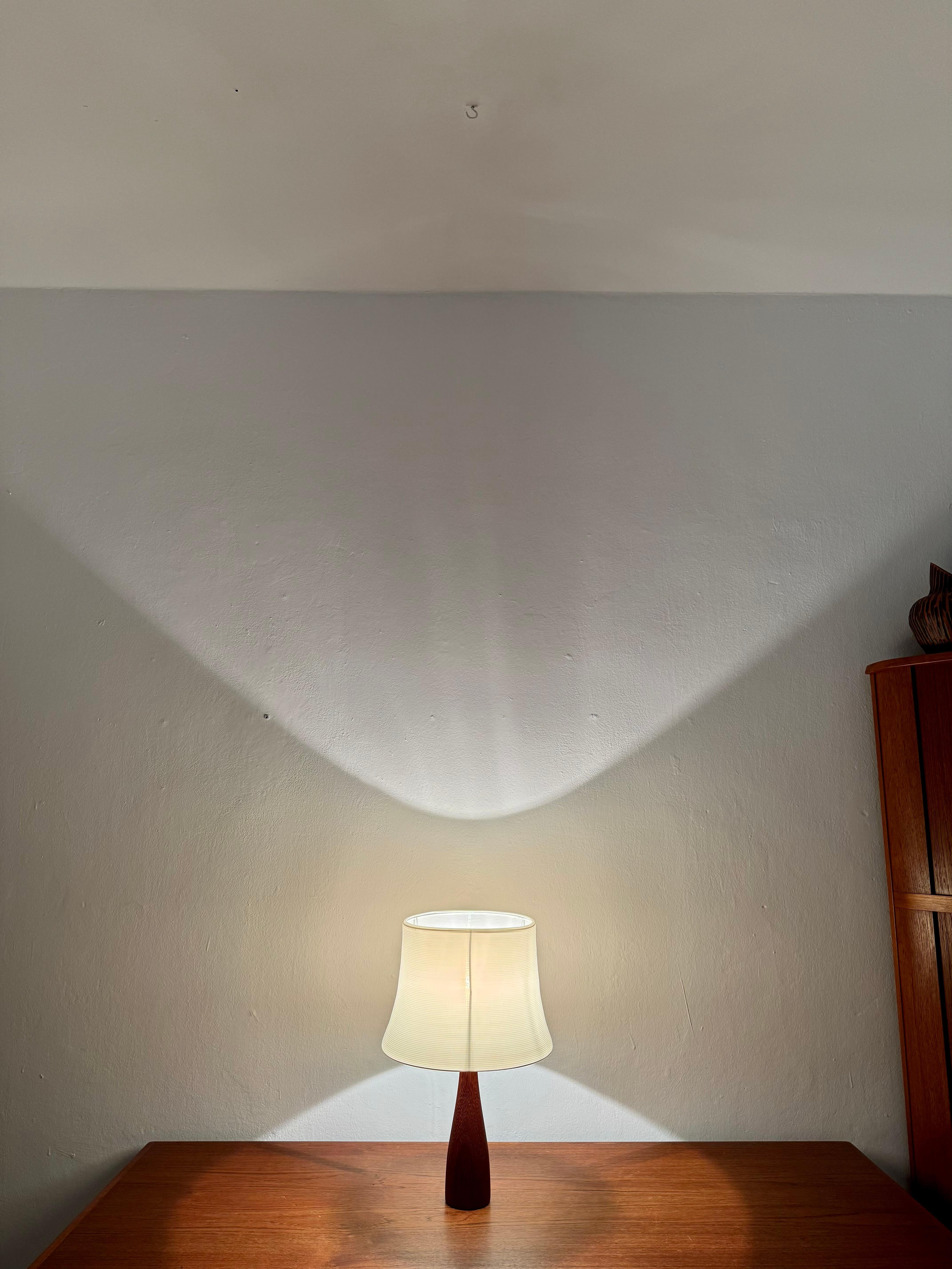 Lampe de table en teck de Yasha Heifetz pour Rotaflex en vente 2