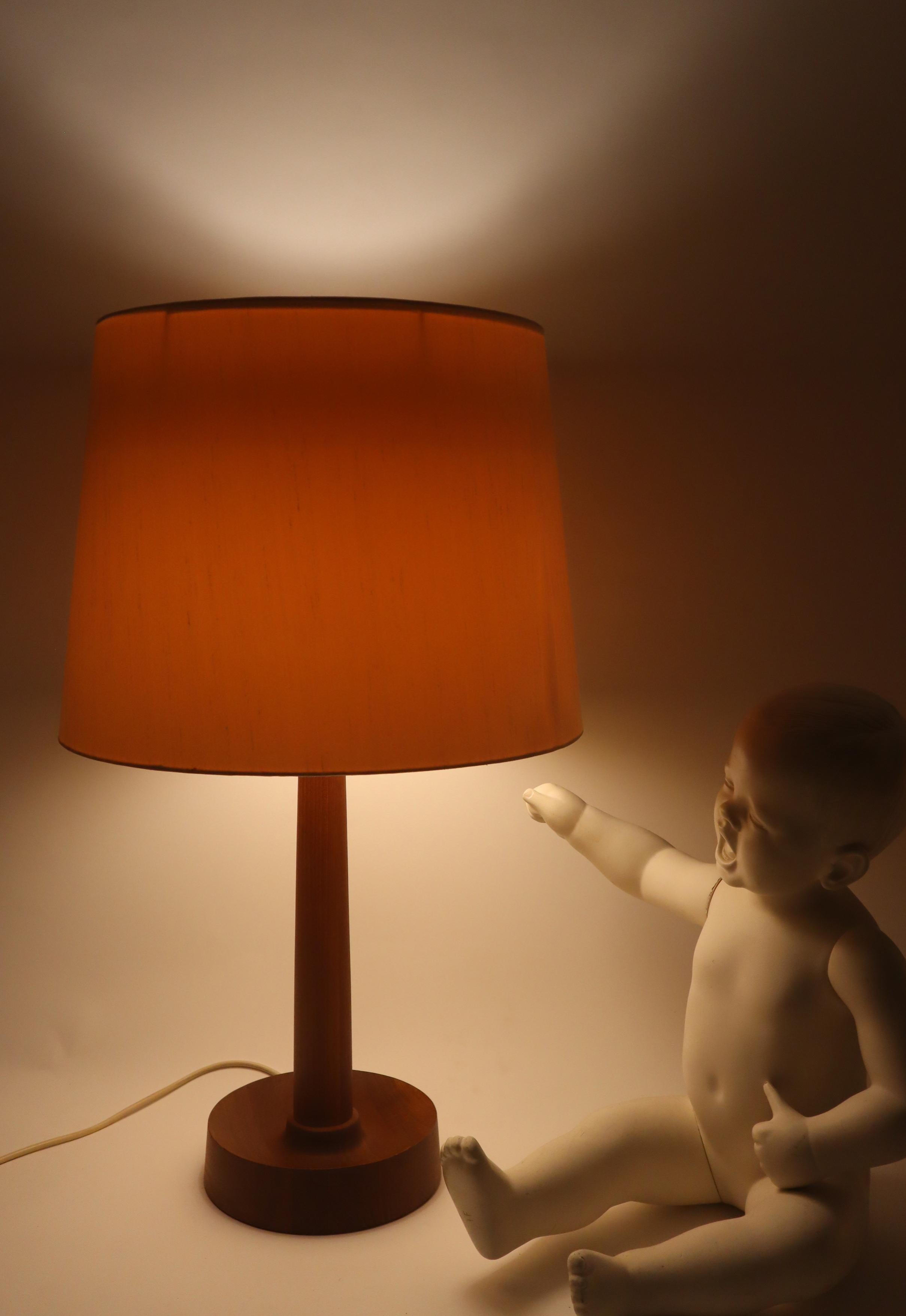 Fait à la machine Lampe de bureau Luxus de Suède  Uno & Östen Kristiansson 1970 en vente