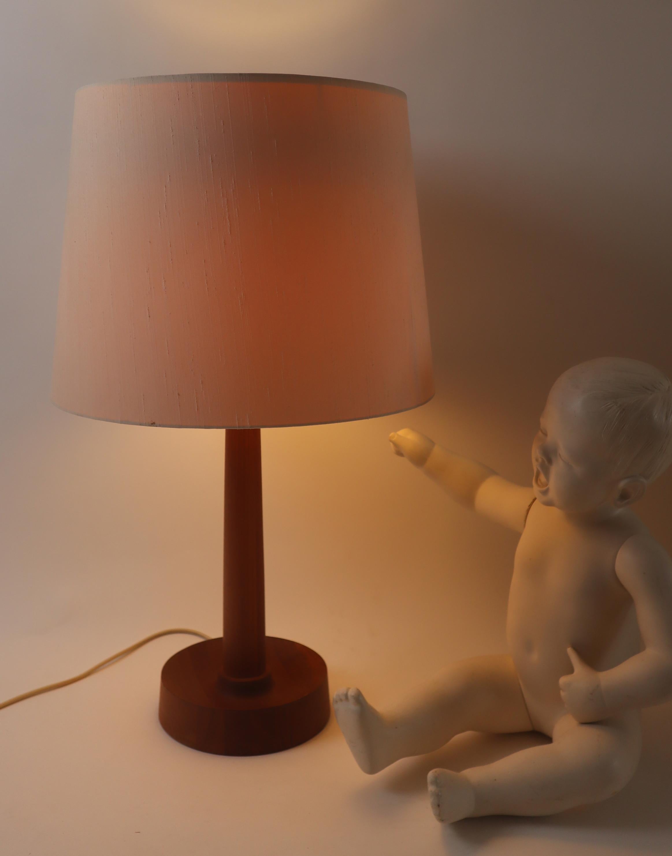 Soie Lampe de bureau Luxus de Suède  Uno & Östen Kristiansson 1970 en vente