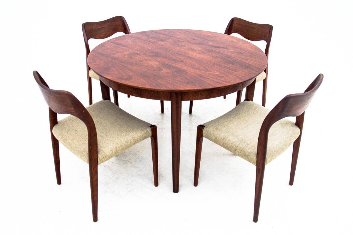 Teak table with four chairs by Niels O. Møller, Denmark, 1960s

Dimensions:

Table: height 74 cm / dia. 115 cm / length 265 cm

Chairs: height 80 cm / height of the seat 43 cm / width 50 cm / dep. 50 cm
