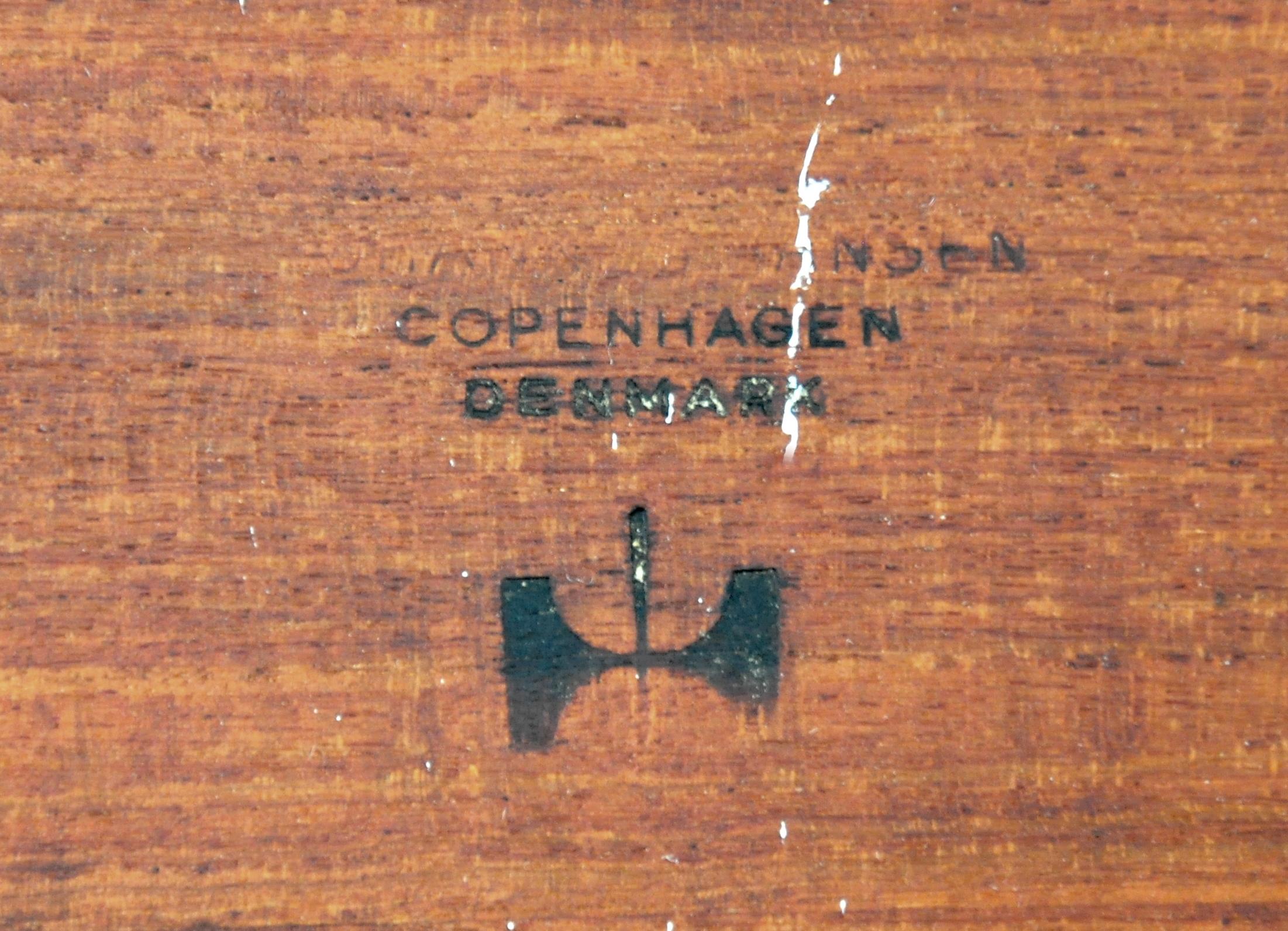 Table en teck de Hans Wegner avec plateau Hidden, Johannes Hansen, 1960s en vente 4