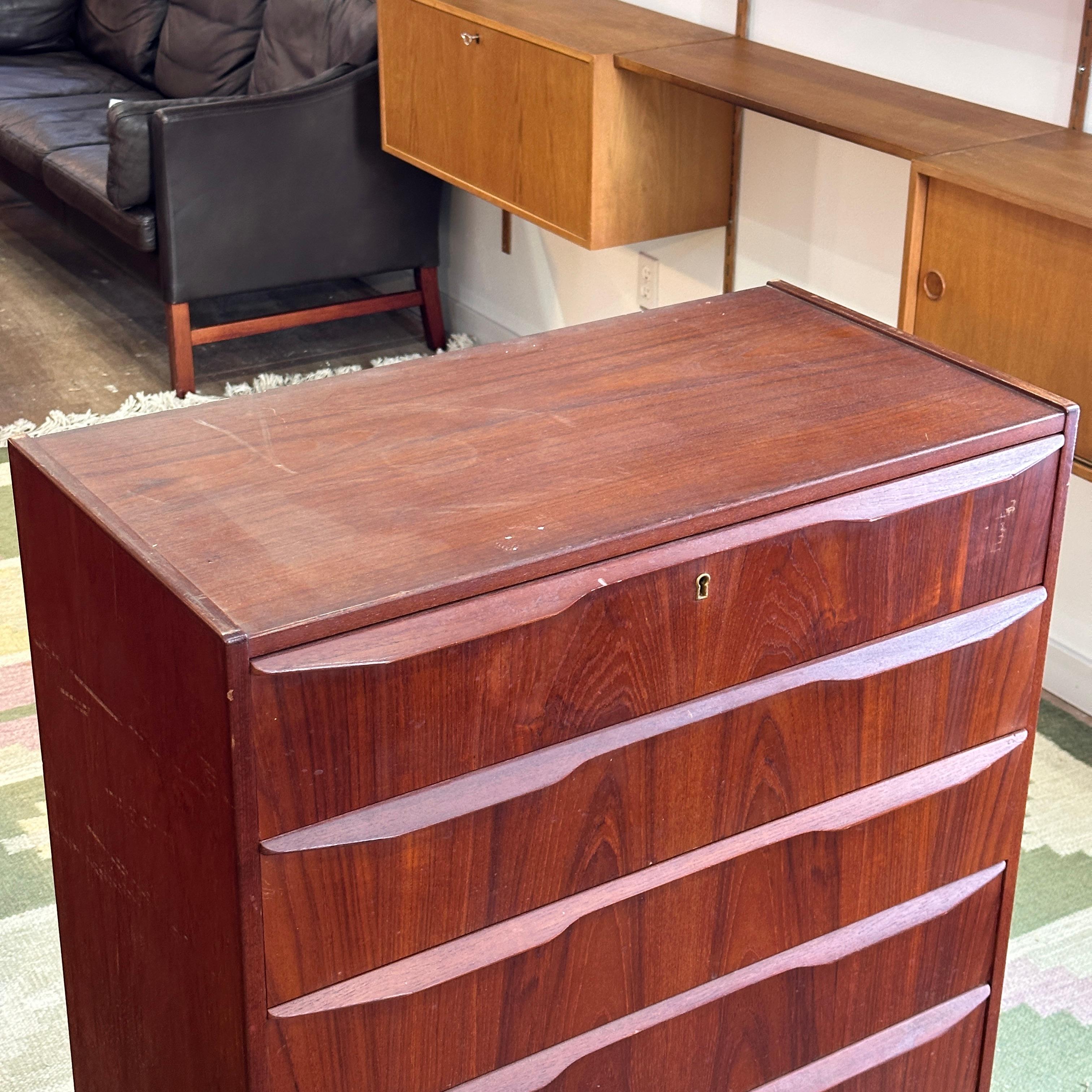Danese Cassettone in teak in vendita
