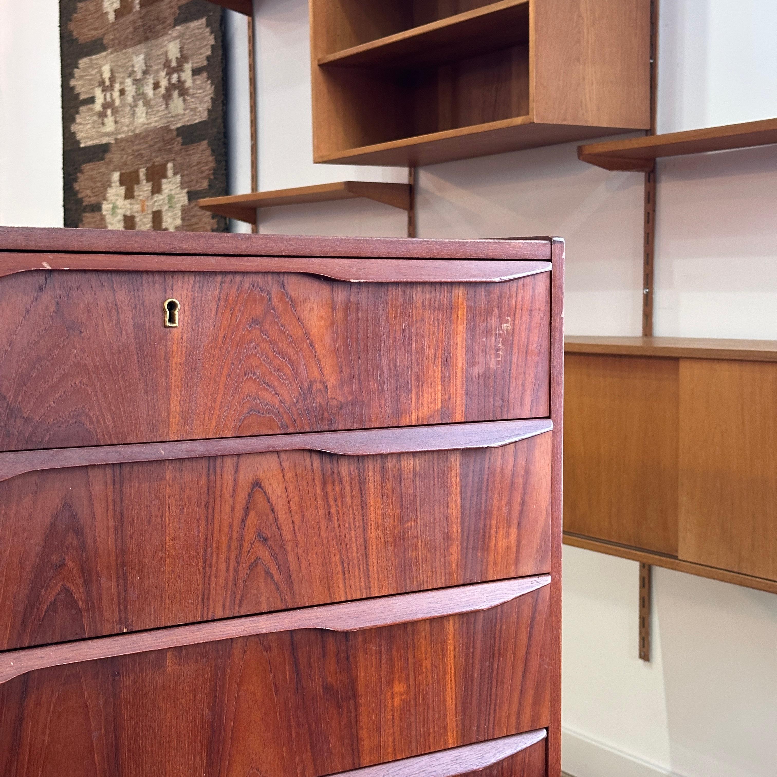 Cassettone in teak In condizioni buone in vendita a Puslinch, ON