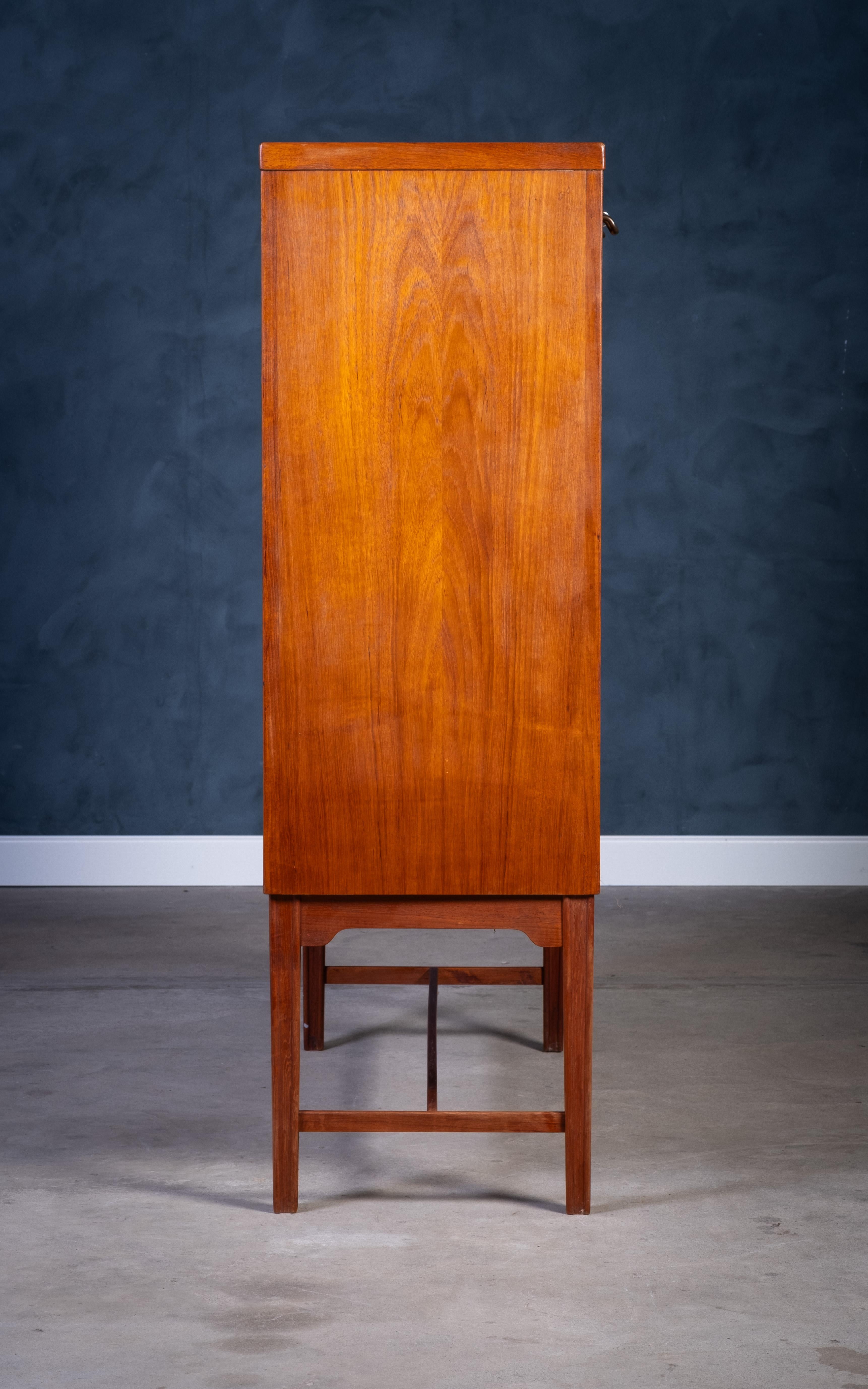 Tambourschrank aus Teakholz mit Messinggriff, dänisches Design, 1960er Jahre im Angebot 2