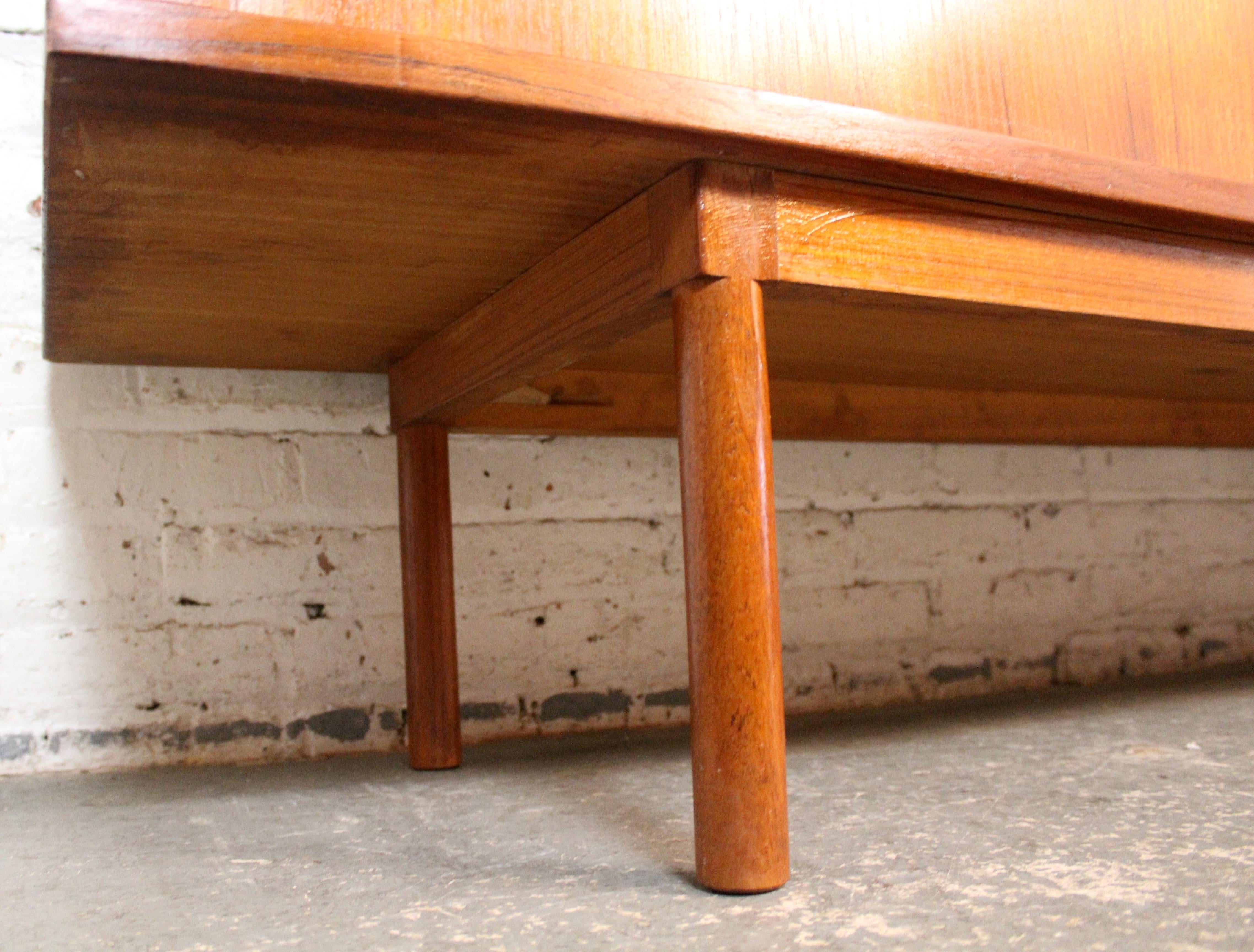 Credenza con porta a tamburo in teak di Jens Quistgard per Lovig Dansk in vendita 8