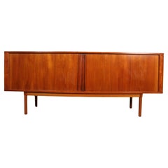Credenza con porta a tamburo in teak di Jens Quistgard per Lovig Dansk
