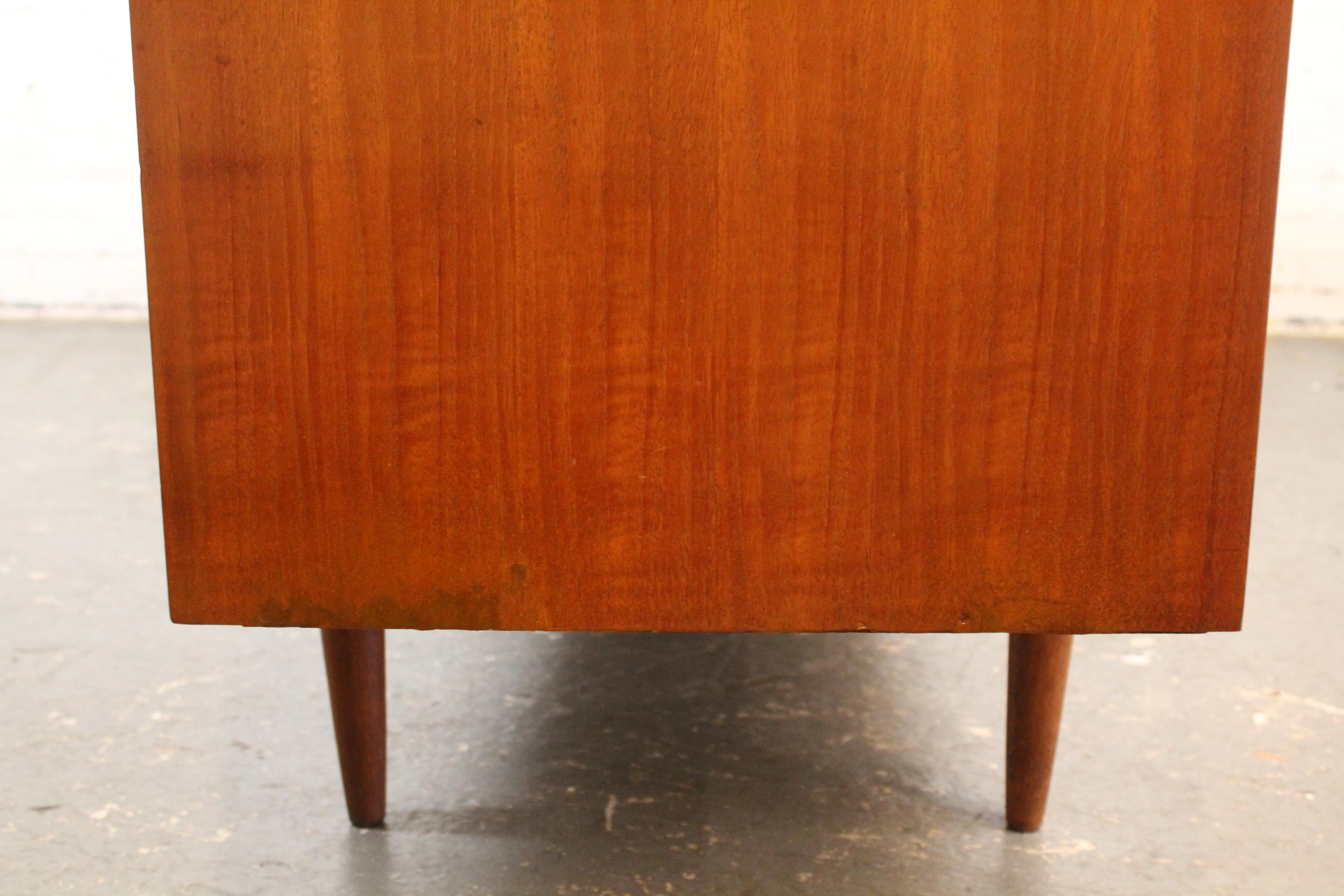 Credenza con anta a tamburo in teak di Austinsuite in vendita 4
