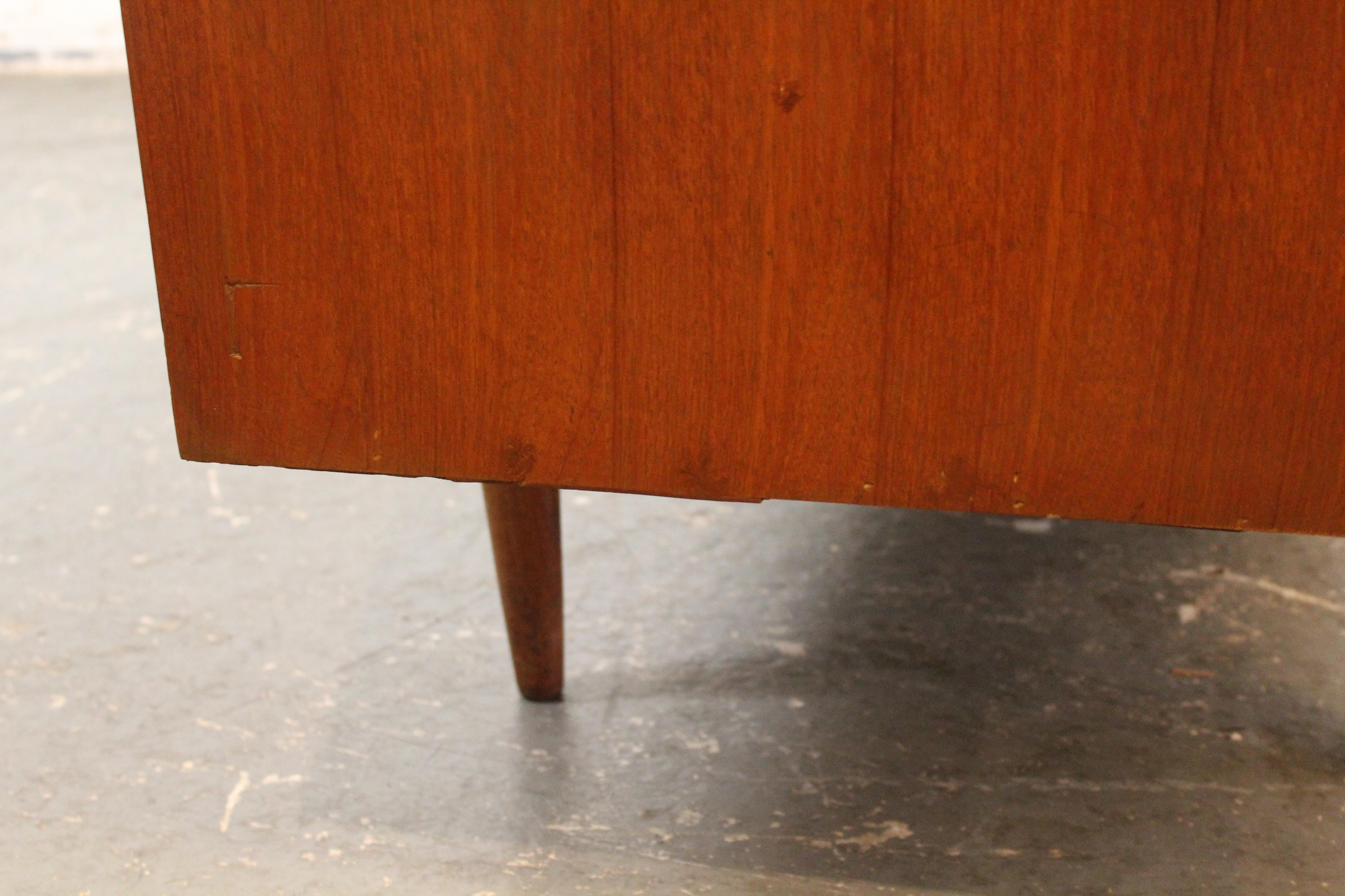 Credenza con anta a tamburo in teak di Austinsuite in vendita 6