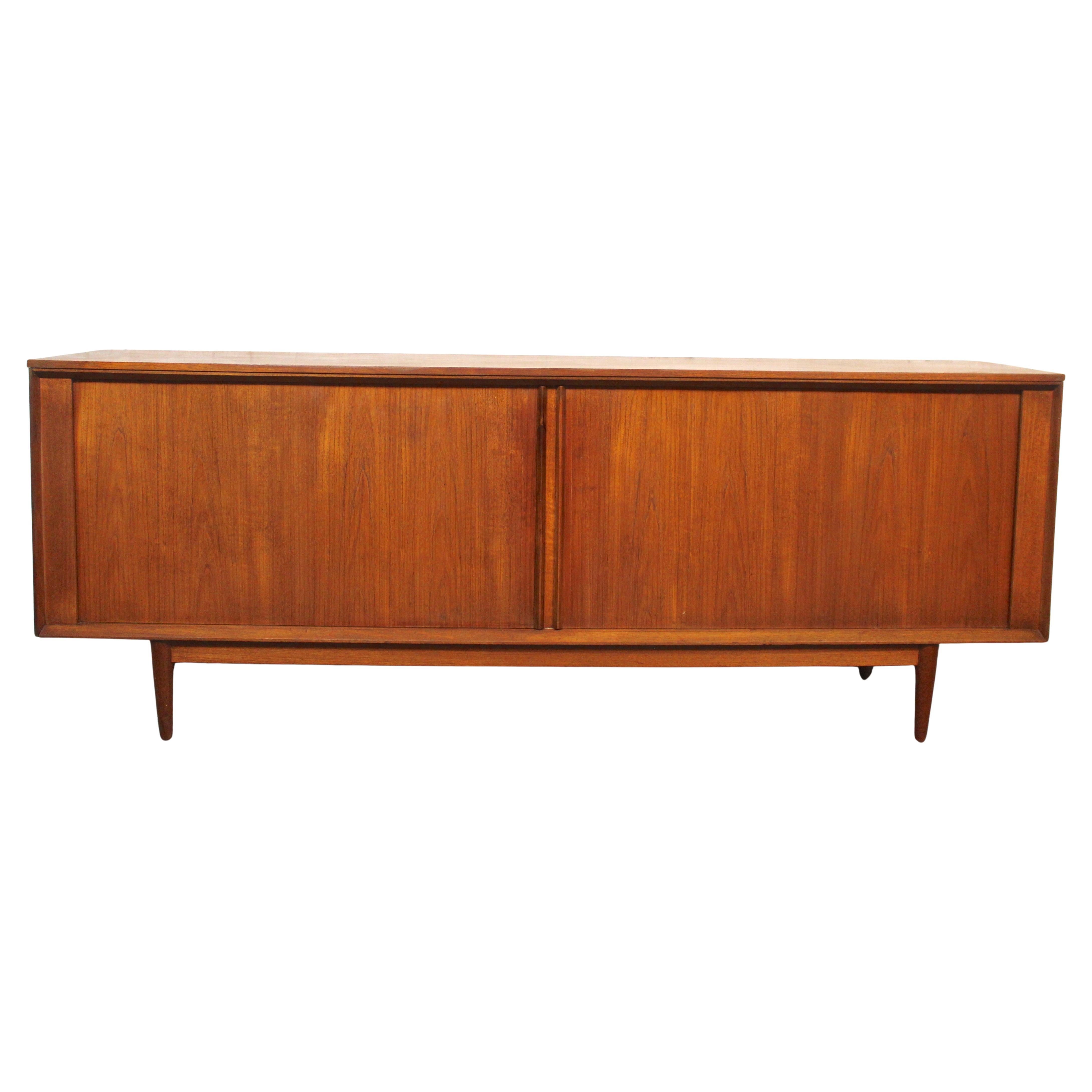 Credenza con anta a tamburo in teak di Austinsuite