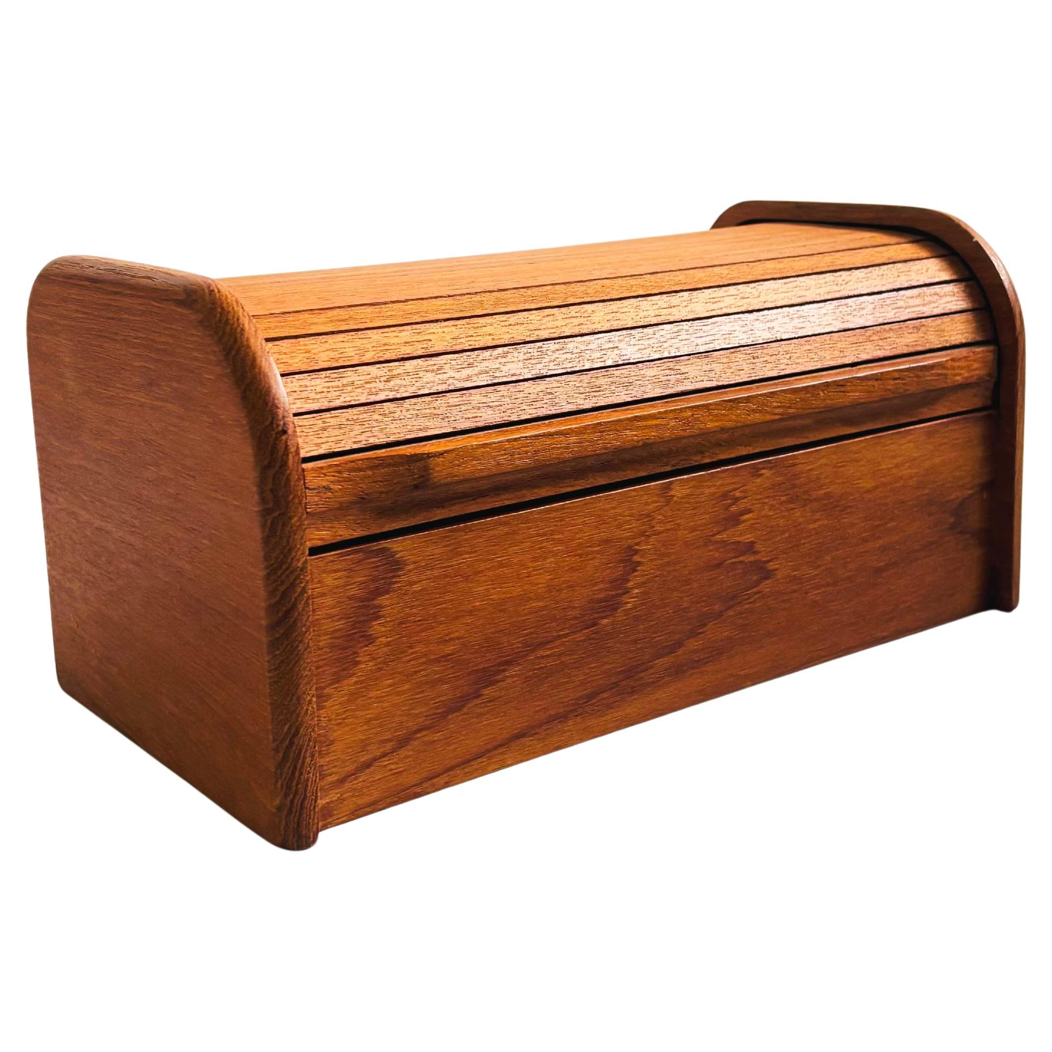 Cassetta portaoggetti con porta a tamburo in teak in vendita