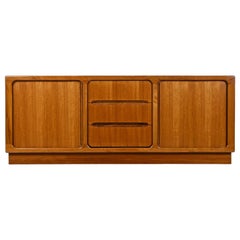 Teakholz Tambour Media Cabinet Credenza:: Vintage Danish Modern:: ca. 1970er Jahre
