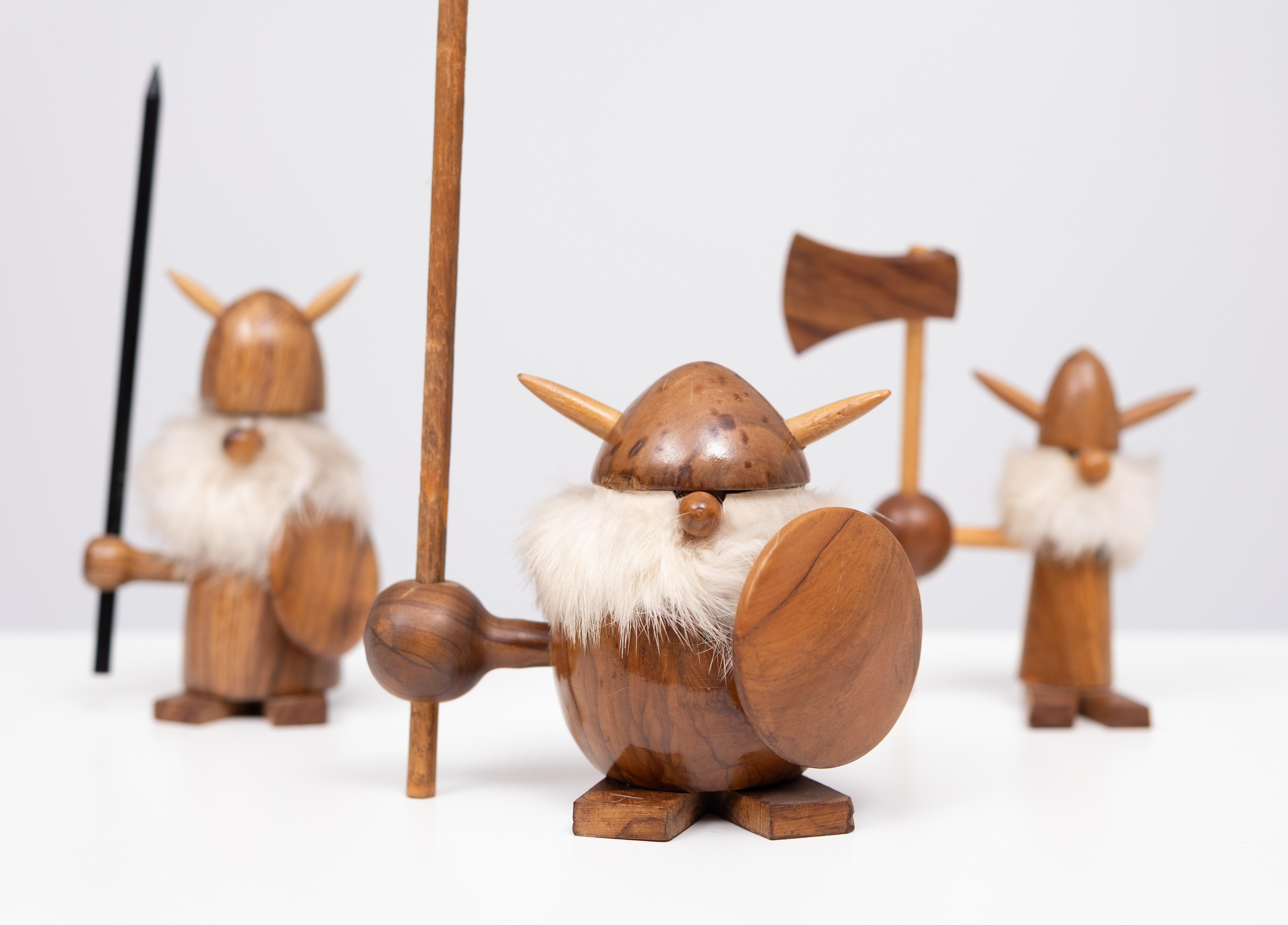 Teak toy Vikings  Kay Bojesen Denmark 1960s In Good Condition For Sale In Den Haag, NL