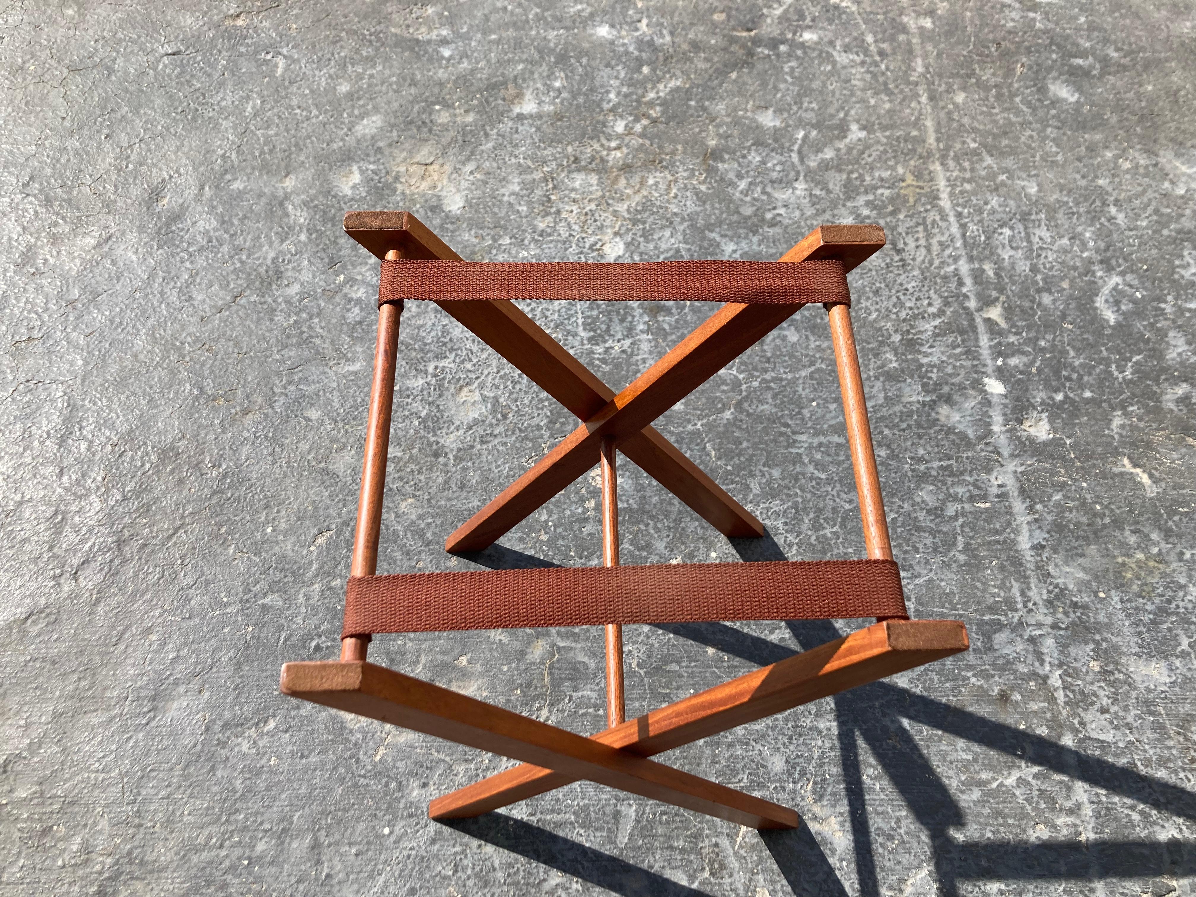 Table d'appoint à plateau en teck, The Modernity en vente 9