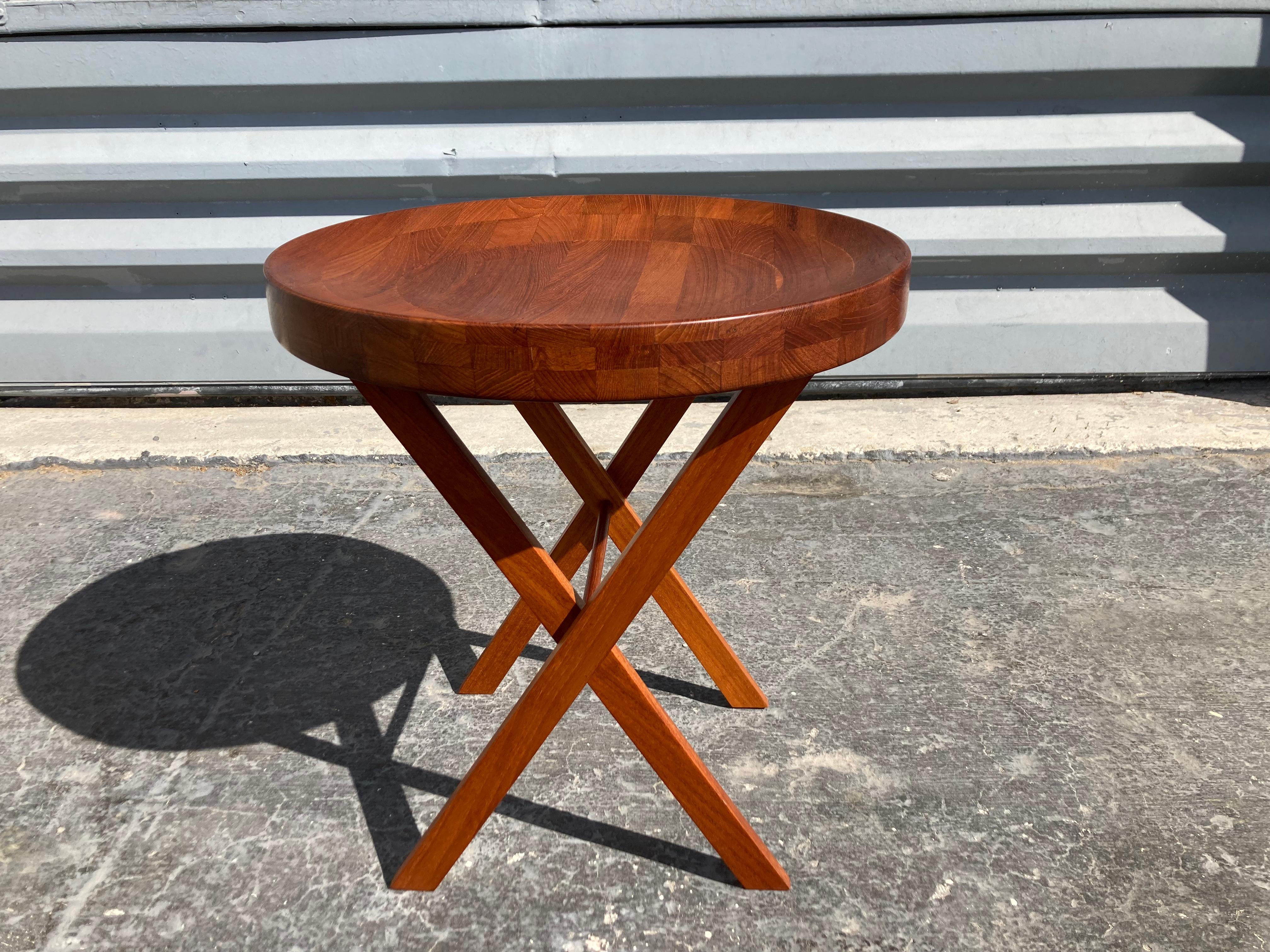 Teak Tray Side Table, Danish Modern In Good Condition For Sale In Miami, FL