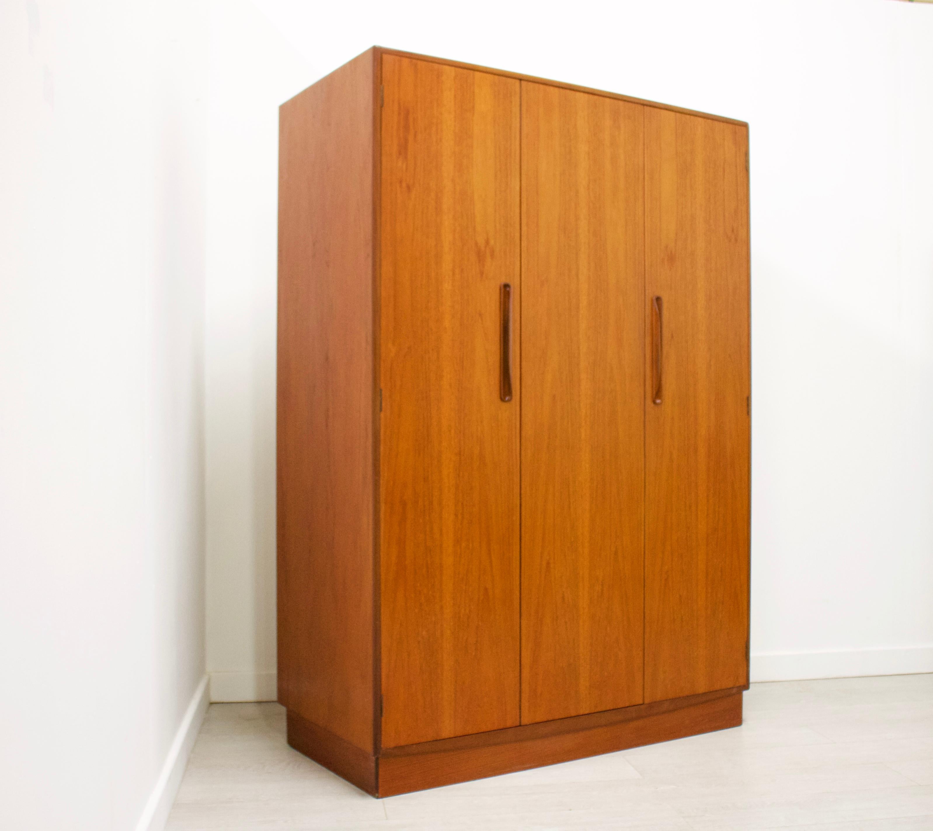 Teak Triple Door Wardrobe by VB Wilkins for G Plan, 1960s (Moderne der Mitte des Jahrhunderts)