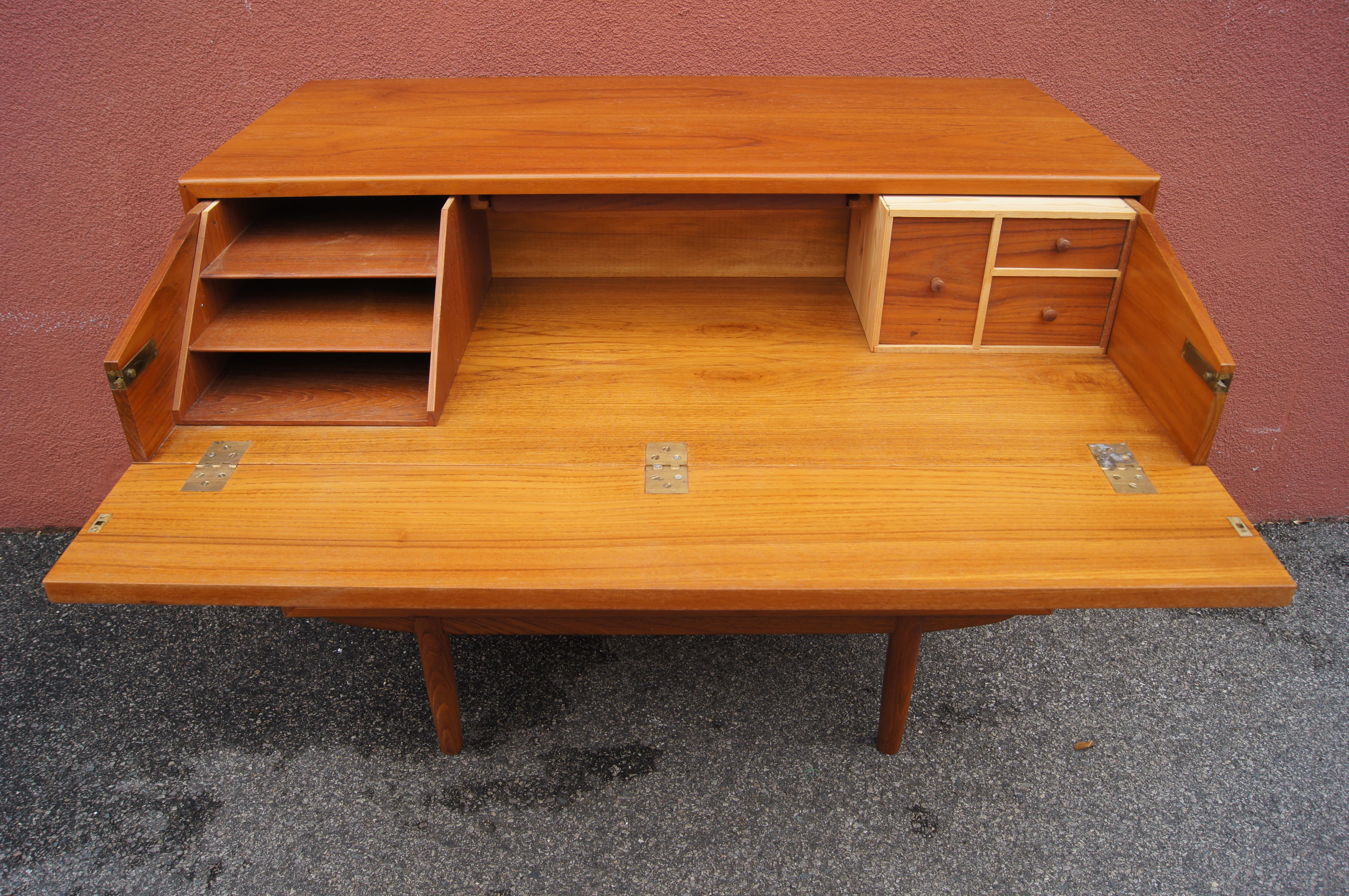 Mid-20th Century Teak Vanity Dresser by Borge Mogensen