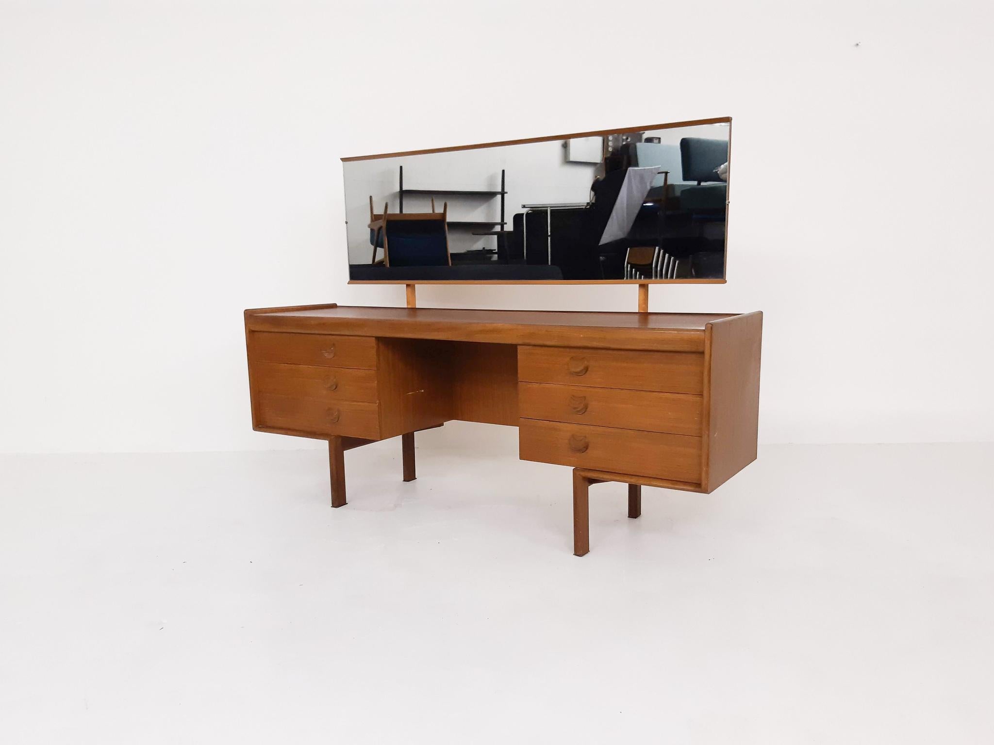 White & Newton teak dressing table with mirror.
Height of the table is: 58 cm.
