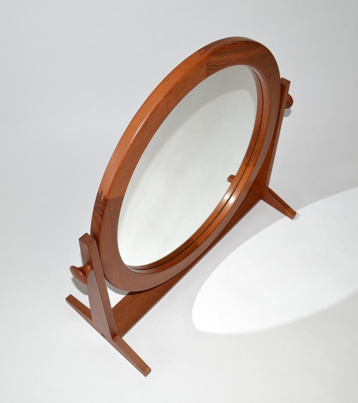 Miroir de coiffeuse ou de table en teck par Pedersen & Hansen, Danemark, mi-siècle moderne Bon état - En vente à Ft Lauderdale, FL