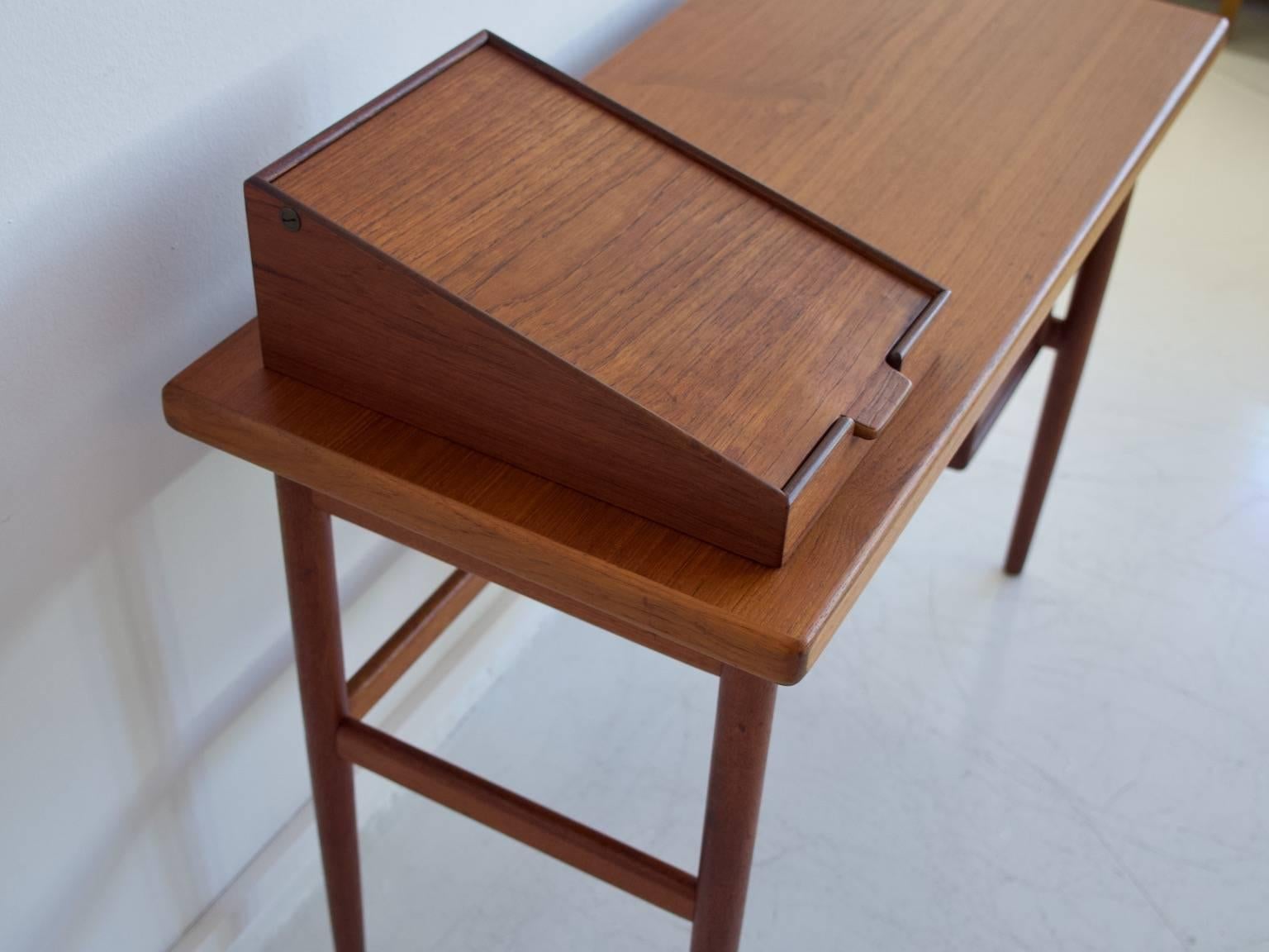 teak dressing table with mirror
