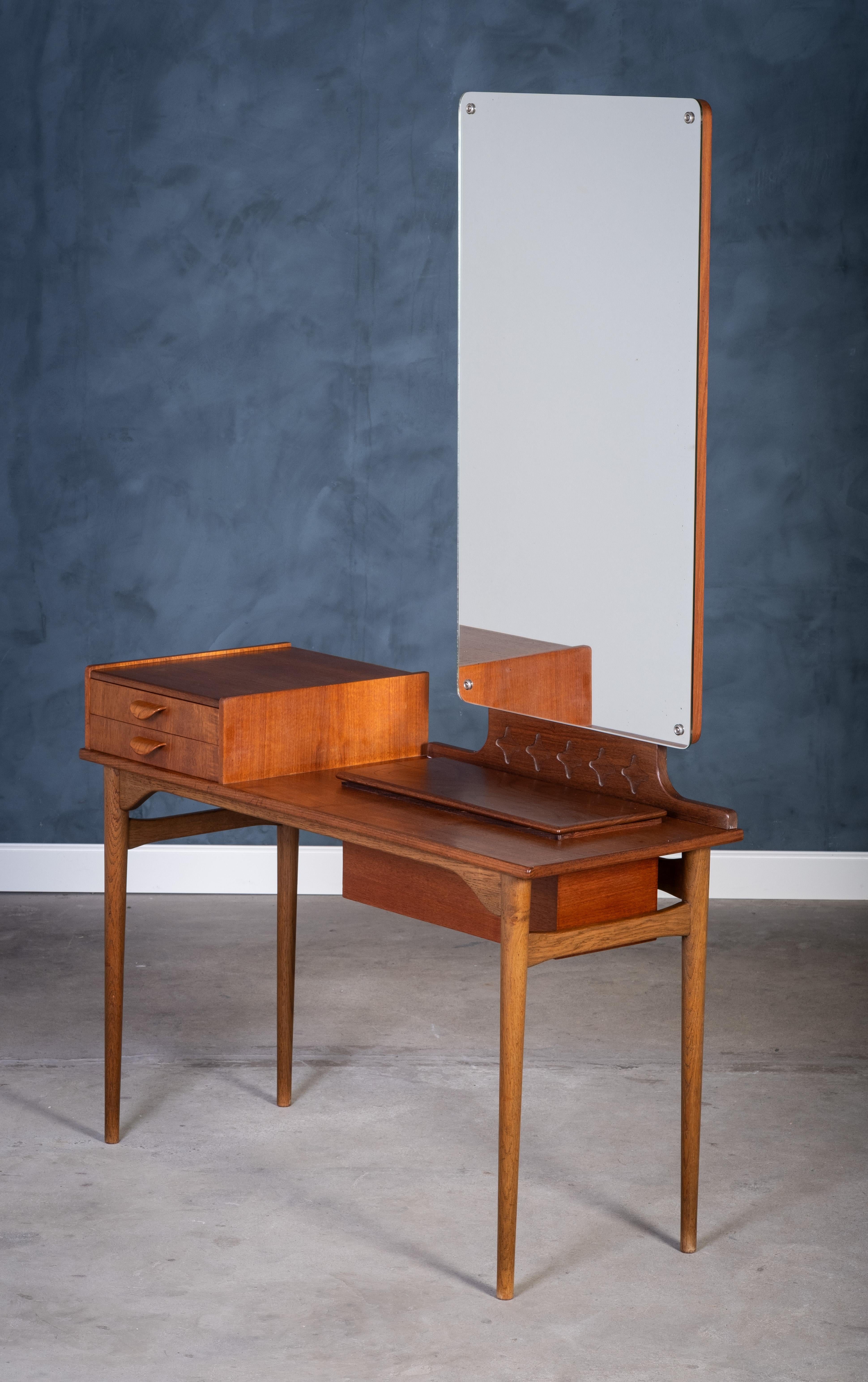Mid-Century Modern Table de toilette en teck avec miroir et rangement, Danemark, années 1960 en vente