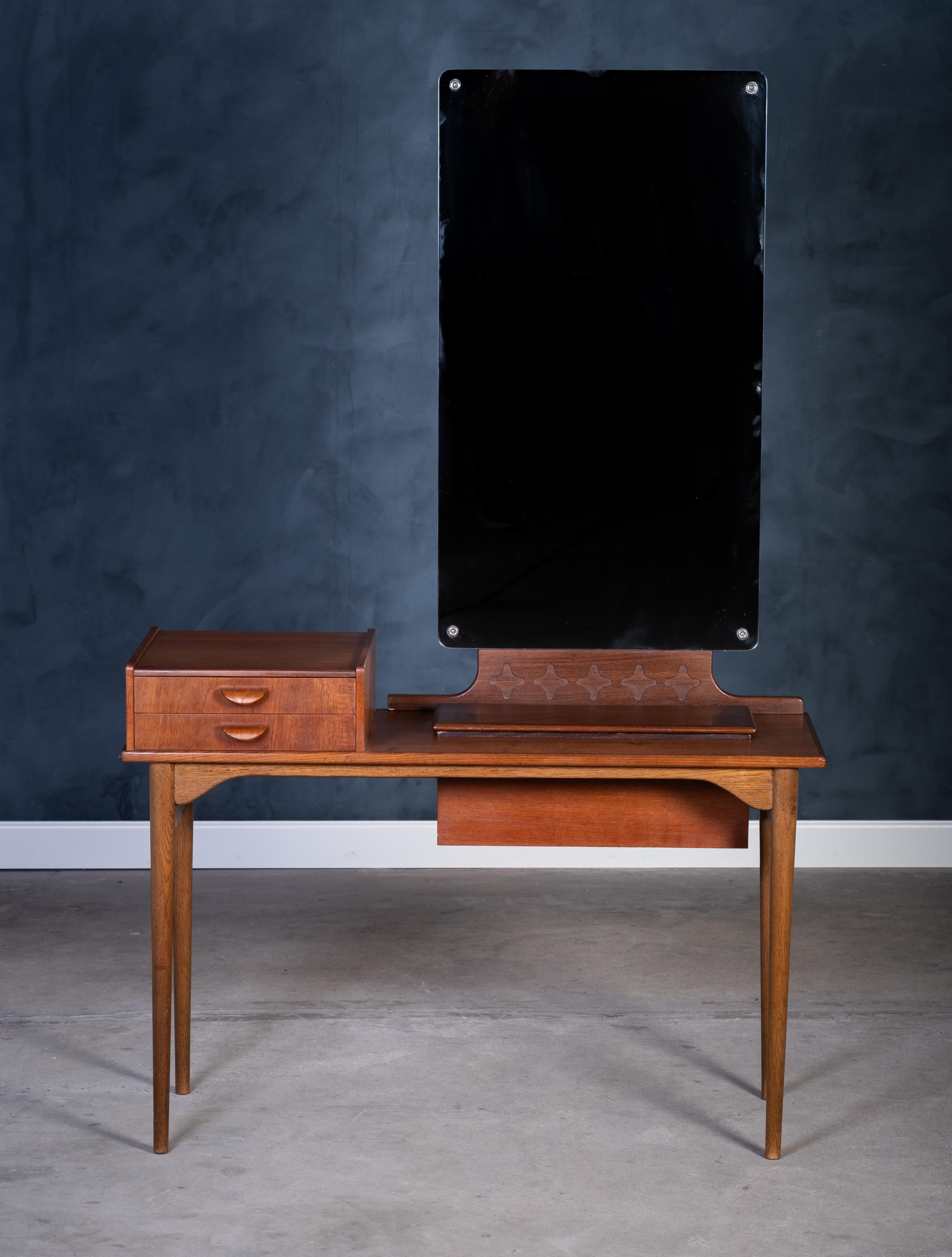 Miroir Table de toilette en teck avec miroir et rangement, Danemark, années 1960 en vente