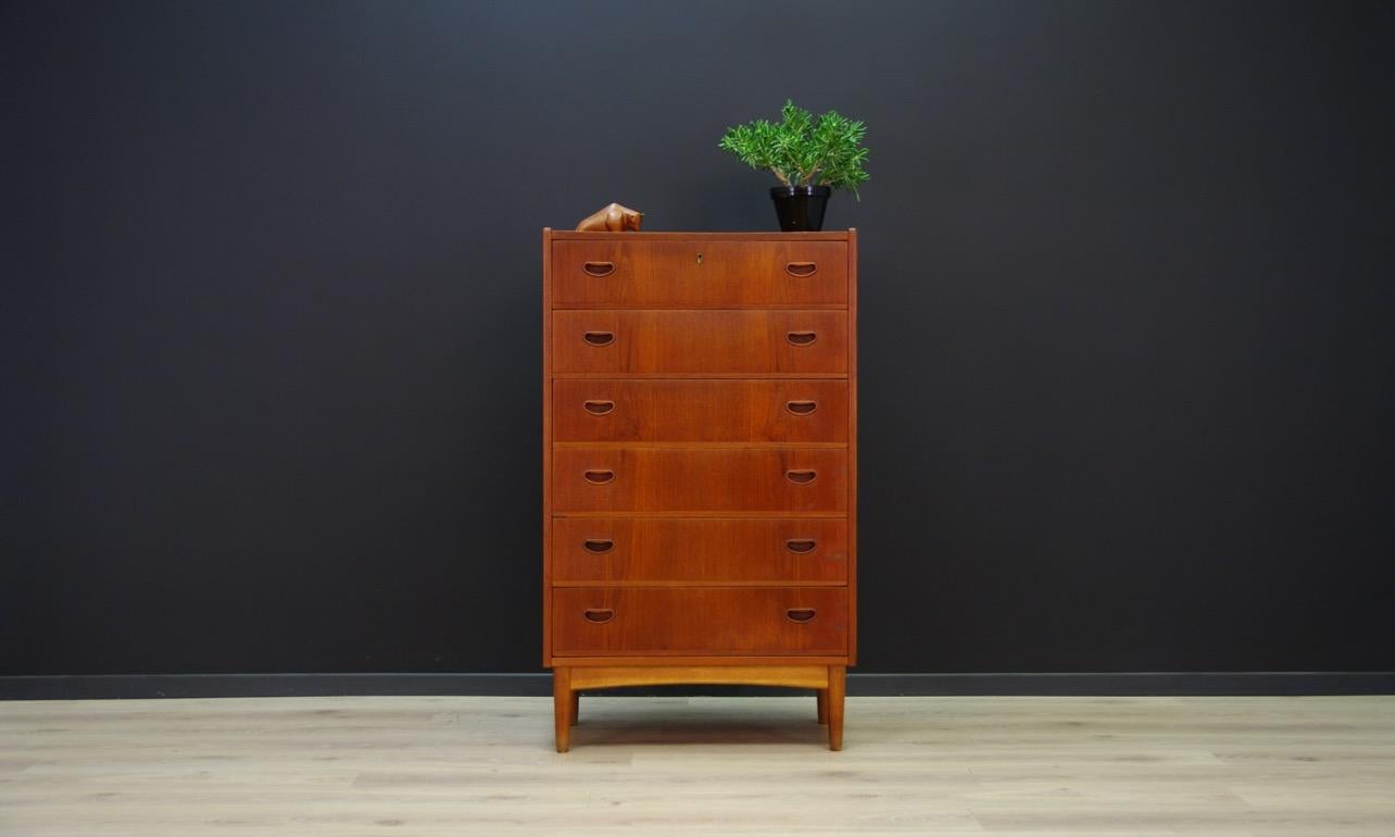 Chest of drawers from 1960s-1970s - Minimalist Danish design. Surface veneered with teak, chest has six capacious drawers. Preserved in good condition (small bruises and scratches, no key) - directly for use.

Dimensions: height 118 cm, width 70