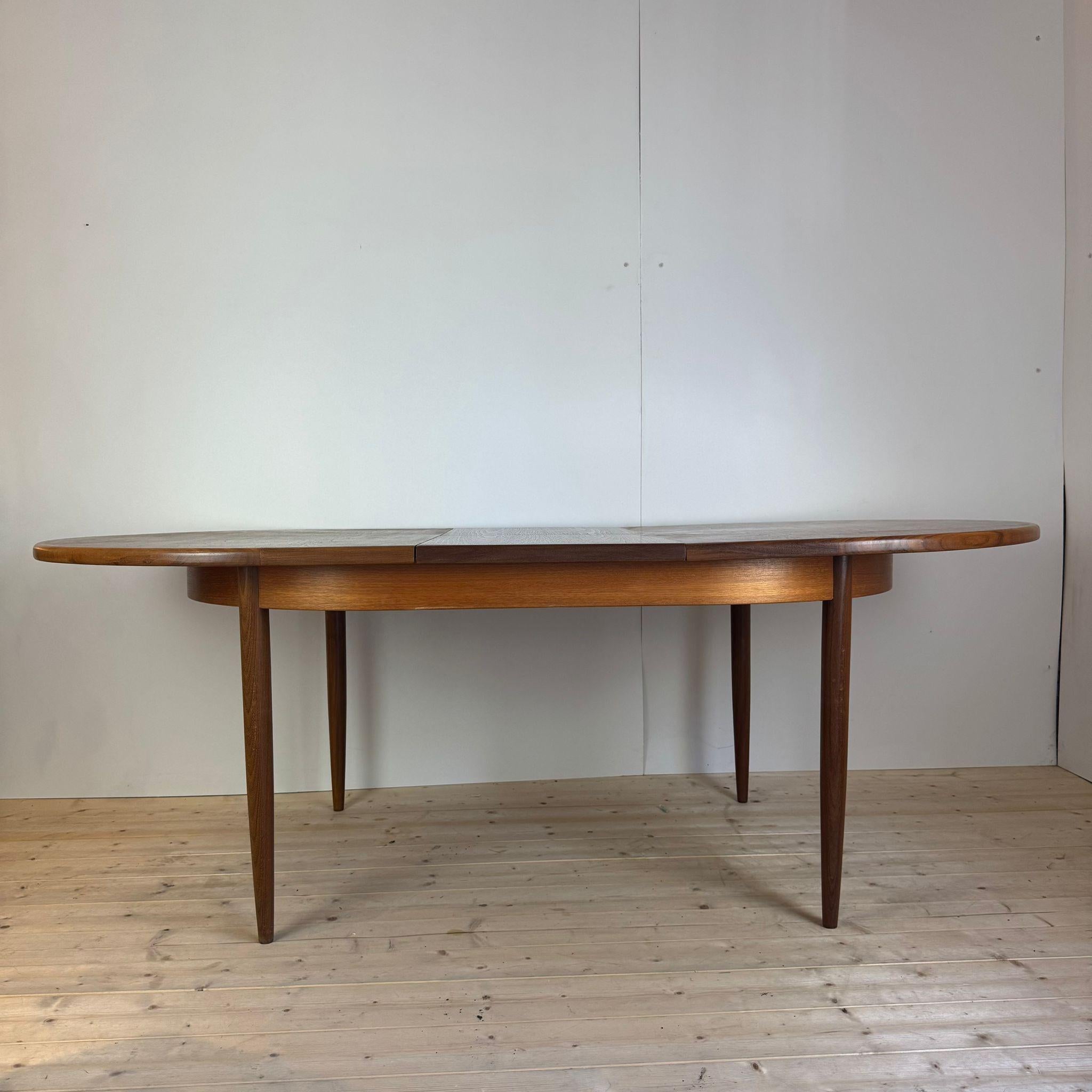Vintage Esstisch aus Teakholz, Dänemark 1960 im Zustand „Gut“ im Angebot in Torino, IT