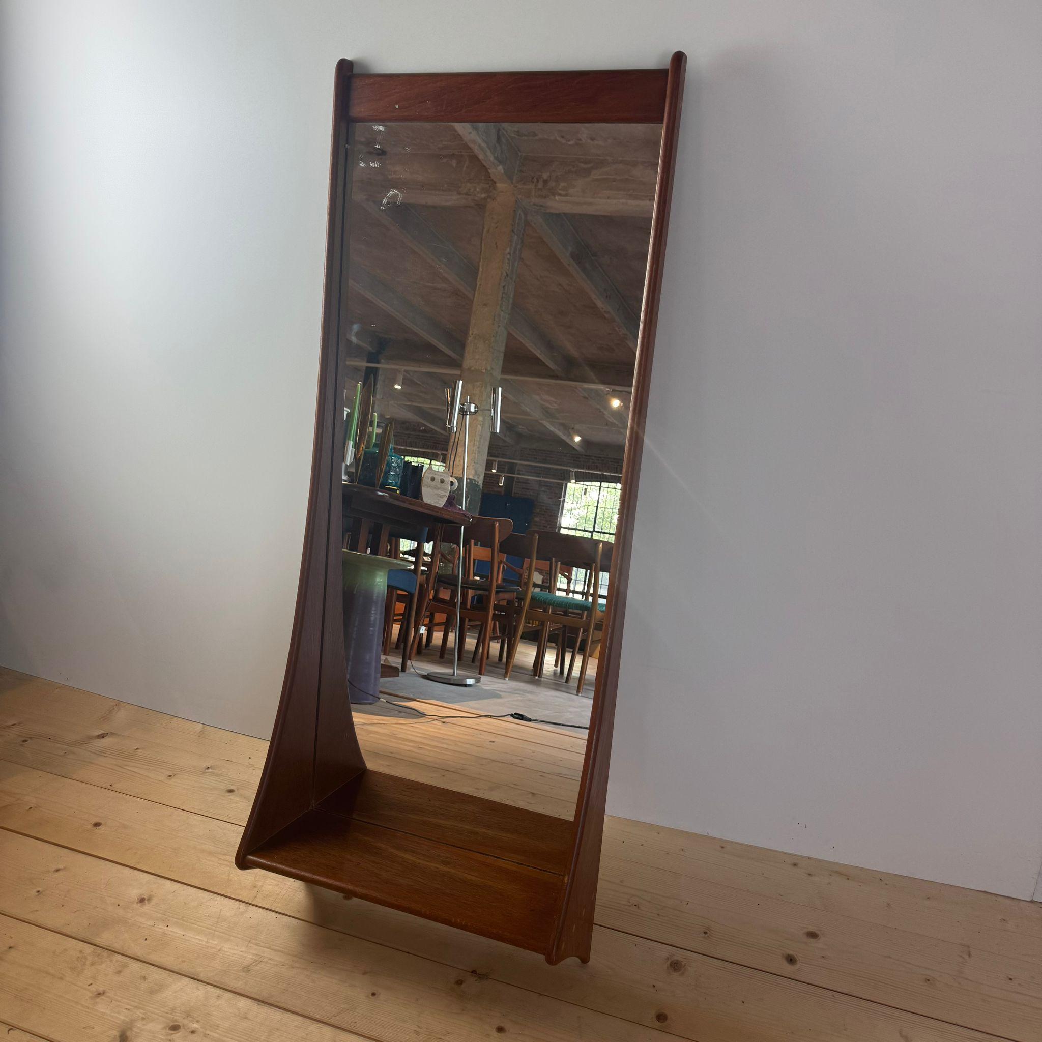 Danish Miroir vintage en teck avec étagère, Danemark 1960 en vente