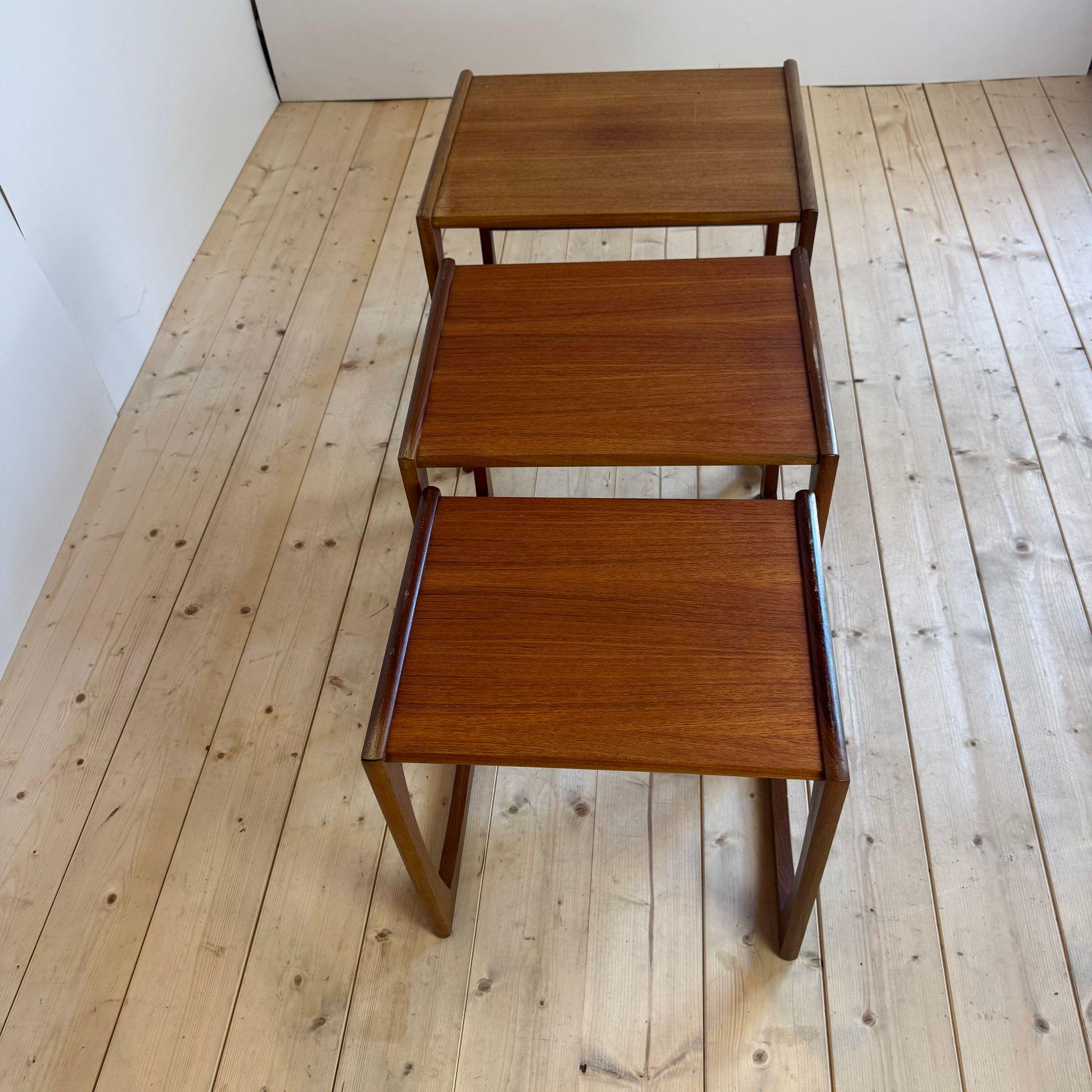 Vintage-Tische aus Teakholz, UK 1960 (English) im Angebot