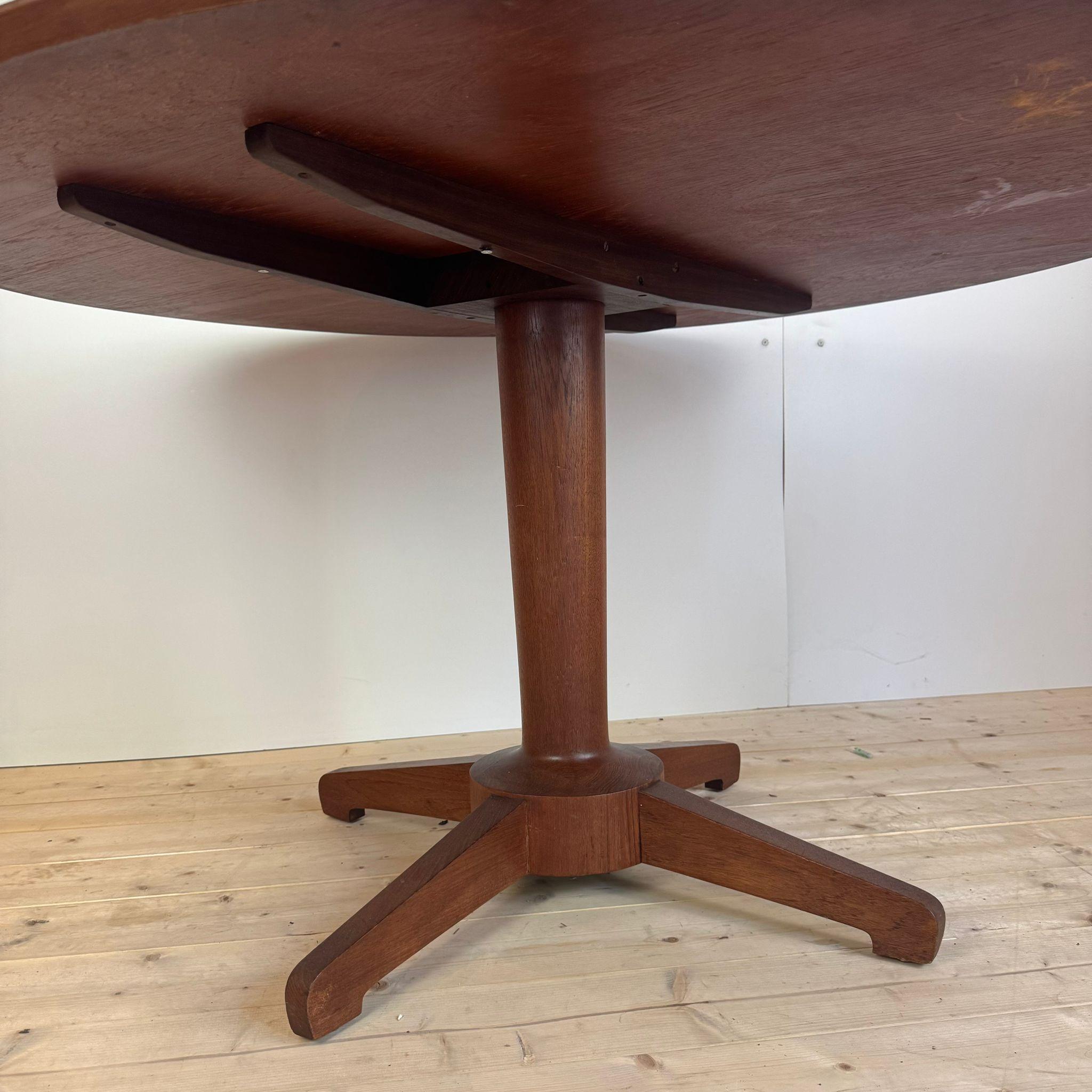 Runder Teakholz-Esstisch, Dänemark 1960 im Zustand „Gut“ im Angebot in Torino, IT