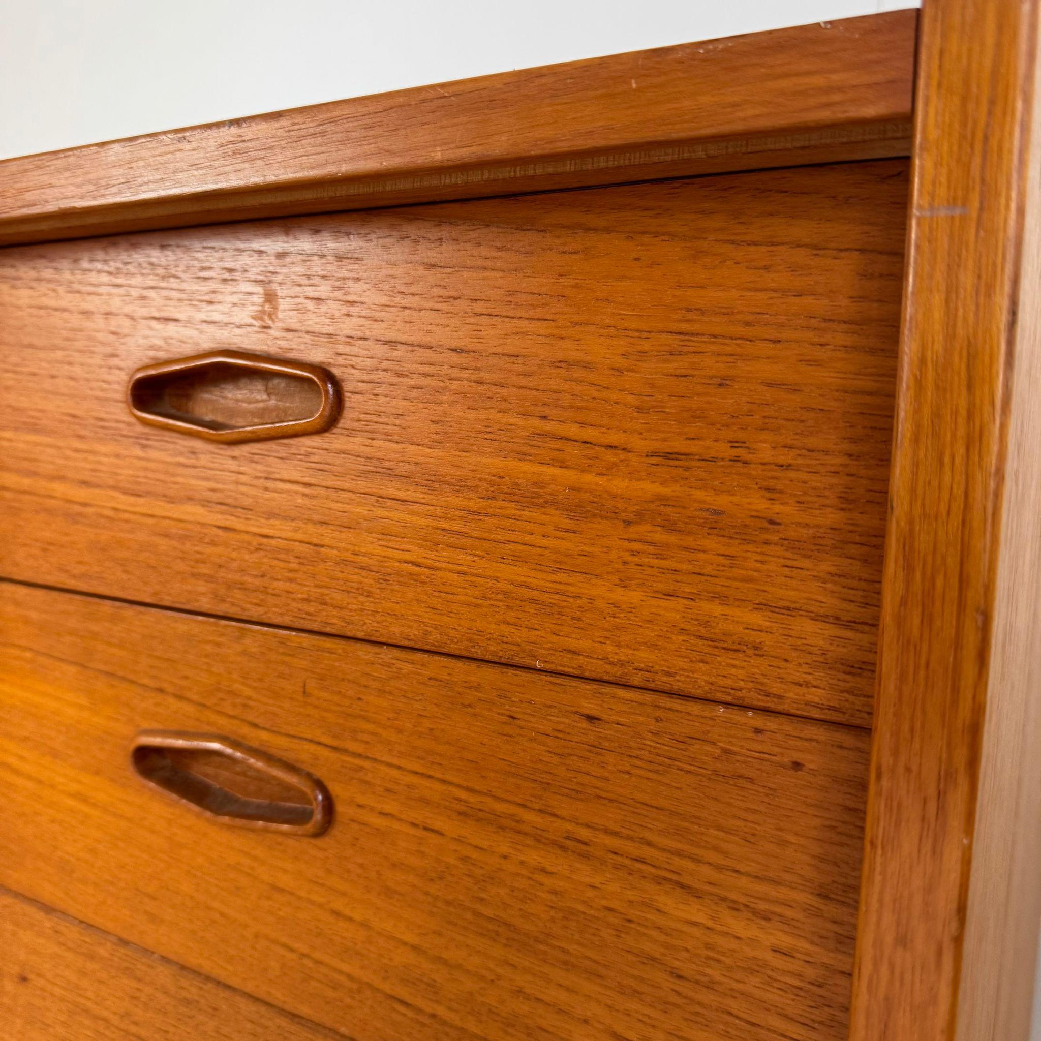 Teak vintage sideboard with drawers, Denmark 1960 In Good Condition For Sale In Torino, IT