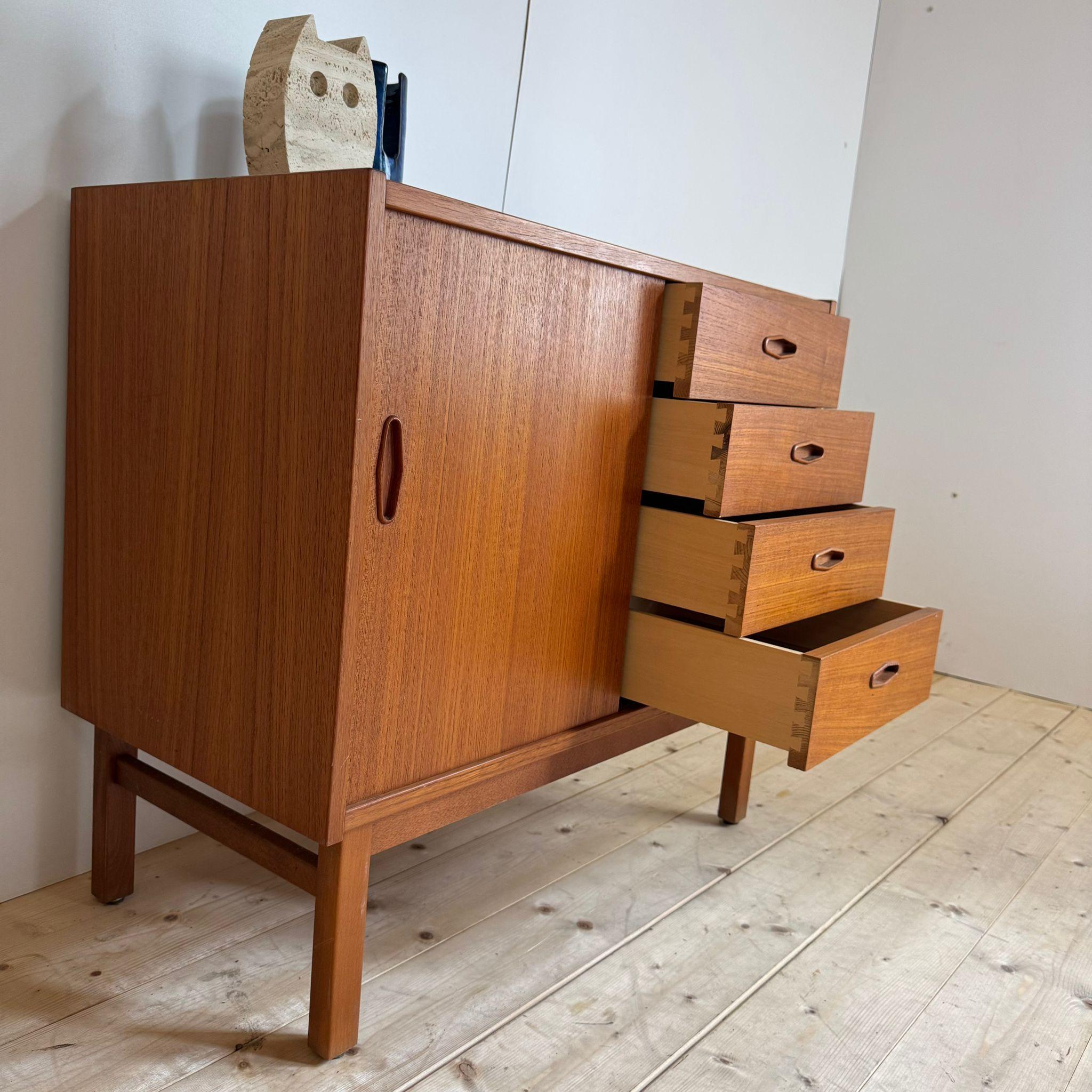 Teak vintage sideboard with drawers, Denmark 1960 For Sale 1