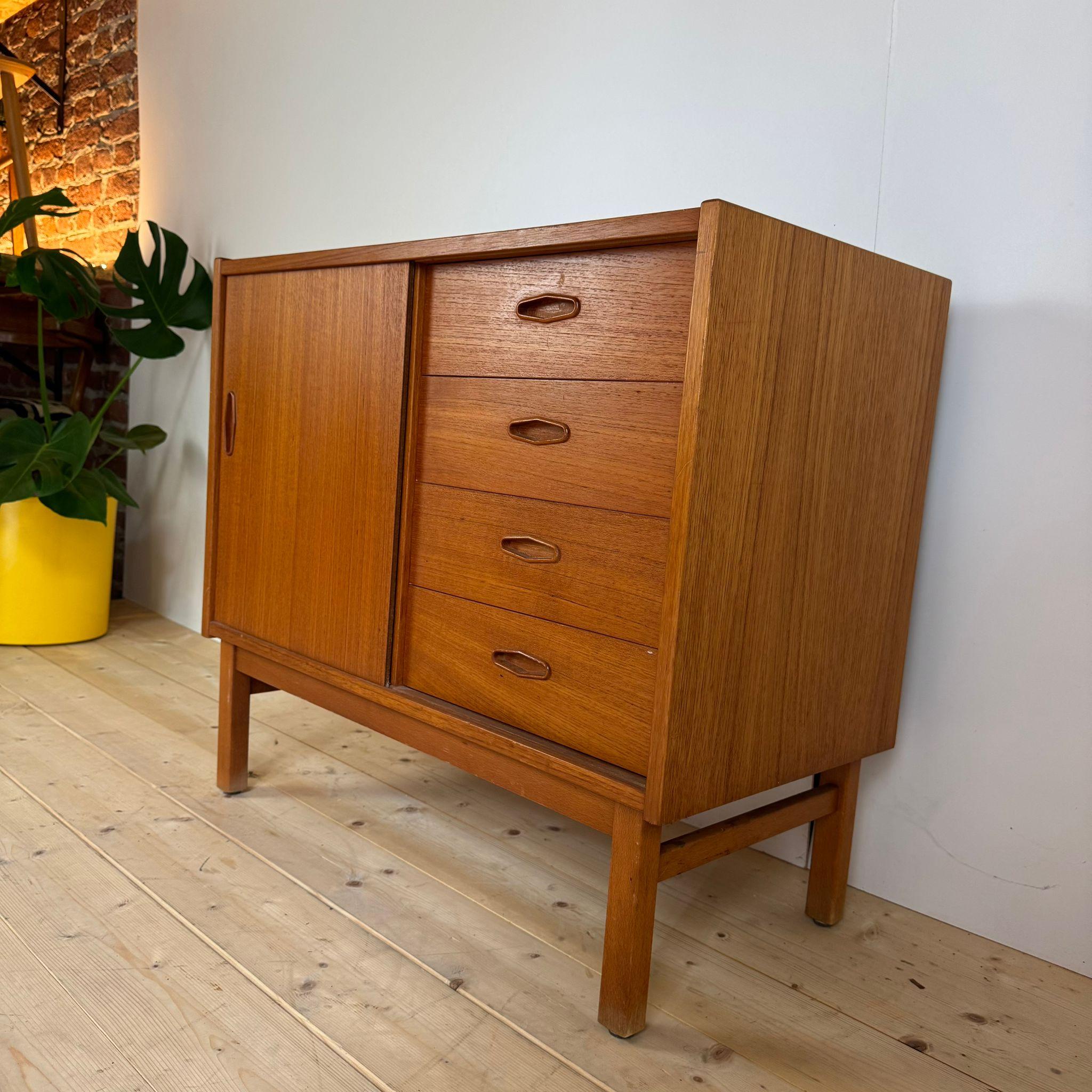 Teak vintage sideboard with drawers, Denmark 1960 For Sale 3