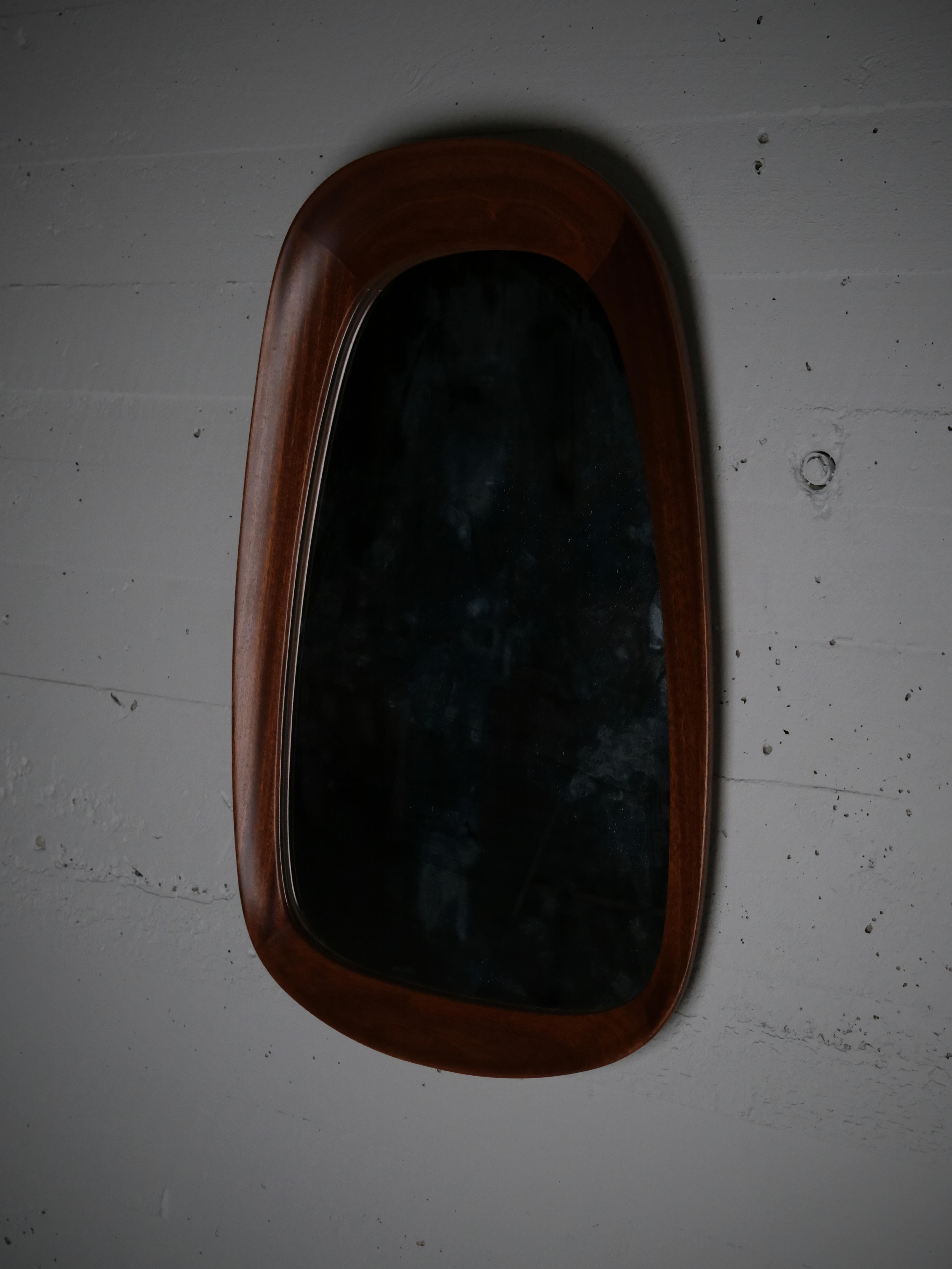 Teak wall mirror by Åke Fribyter, Glas & Trä, Hovmantorp, Sweden, 1950s In Good Condition For Sale In Eskilstuna, SE