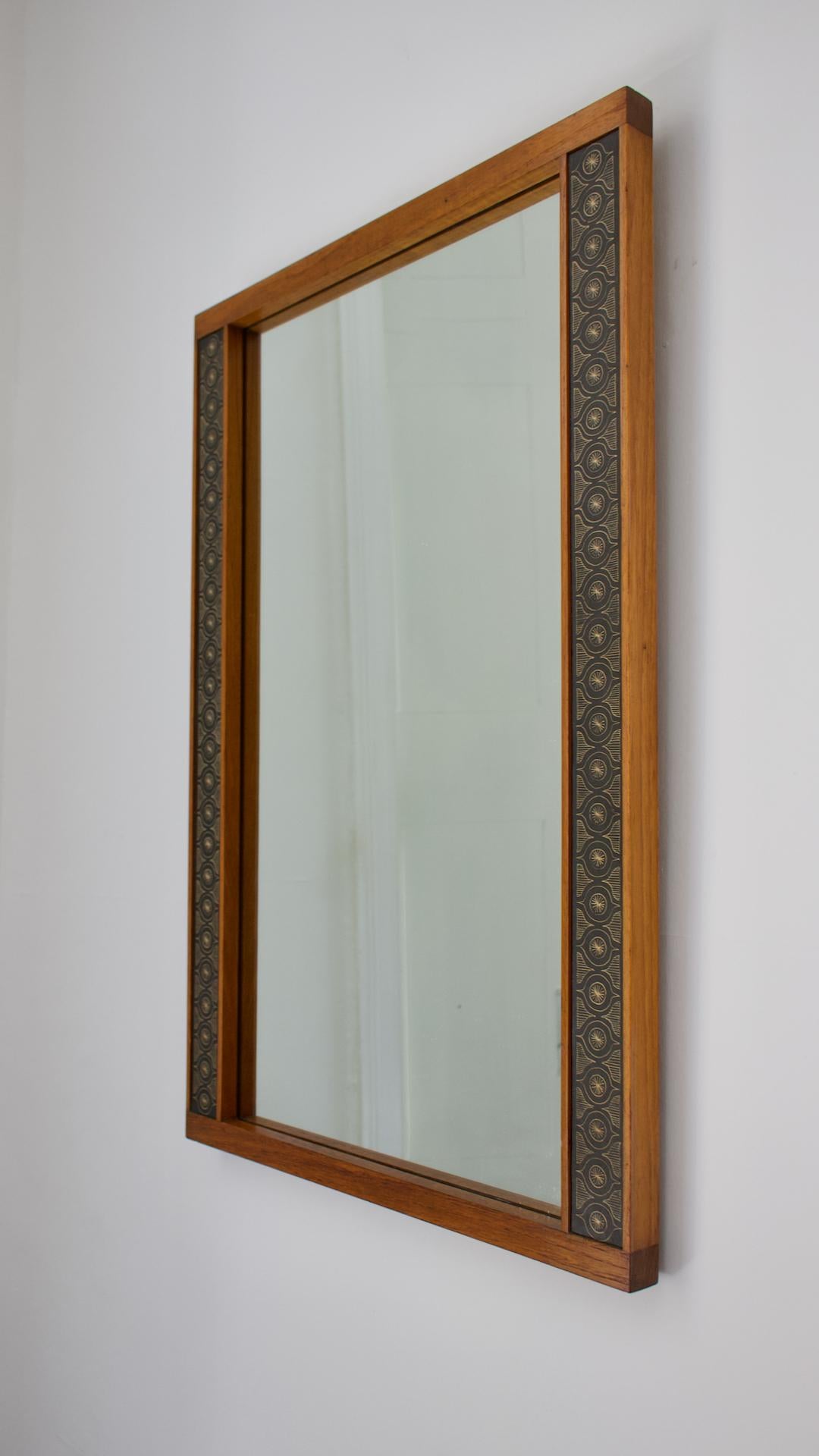 A teak wall mirror by Hans-Agne Jakobsson. Made in Åhus, Sweden, 1950s. Labelled to the reverse.

A very simple rectangular mirror with teak frame from the early years of Jakobsson's own work. The elegant frame is nicely made, and decorated to