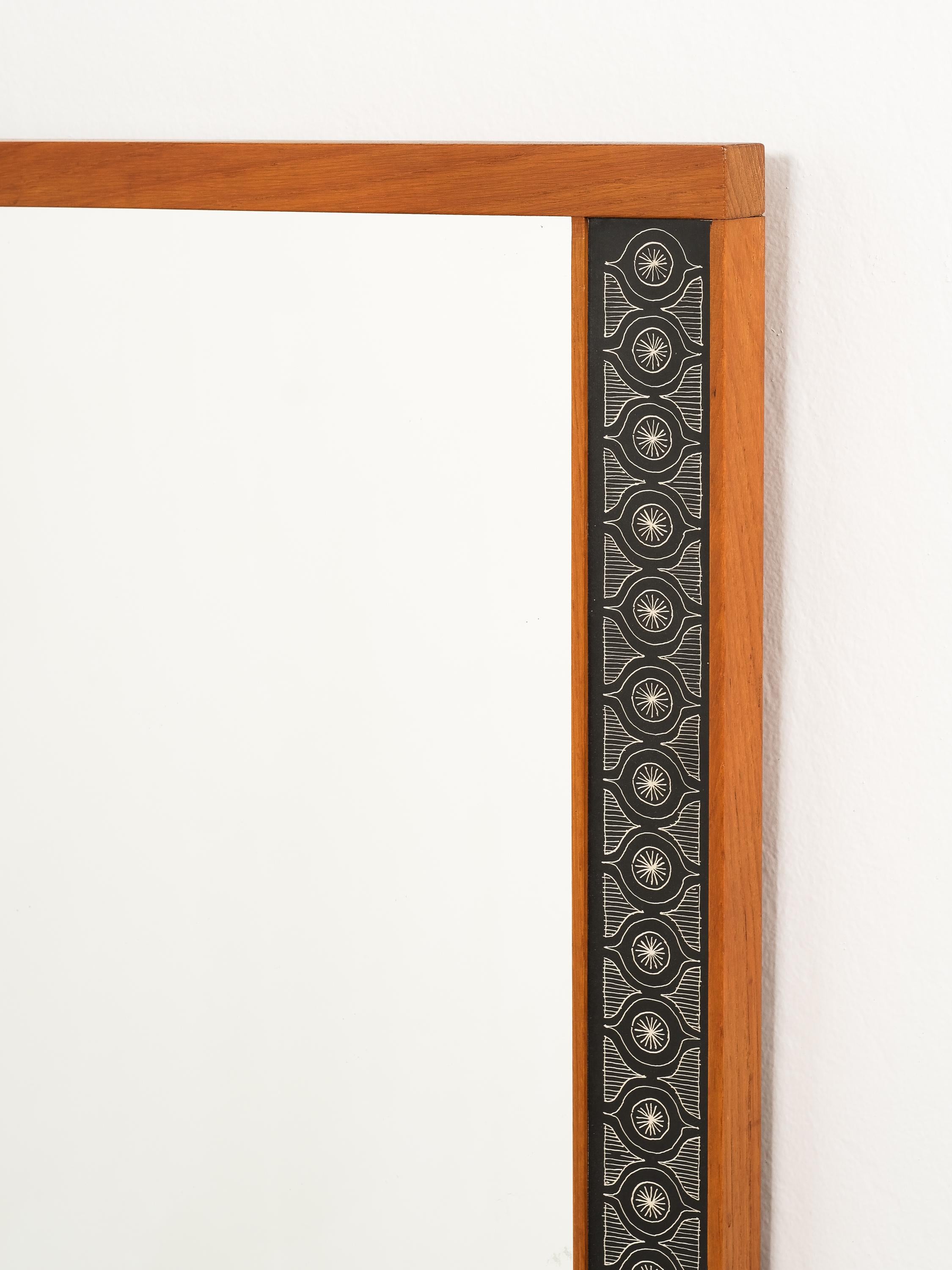 Rare miroir mural en teck de Hans-Agne Agnes. Fabriqué à Åhus, Suède, années 1950. Labellisé au verso.

Miroir rectangulaire très simple avec cadre en teck datant des premières années de travail de Jakobsson. L'élégant cadre est joliment réalisé et
