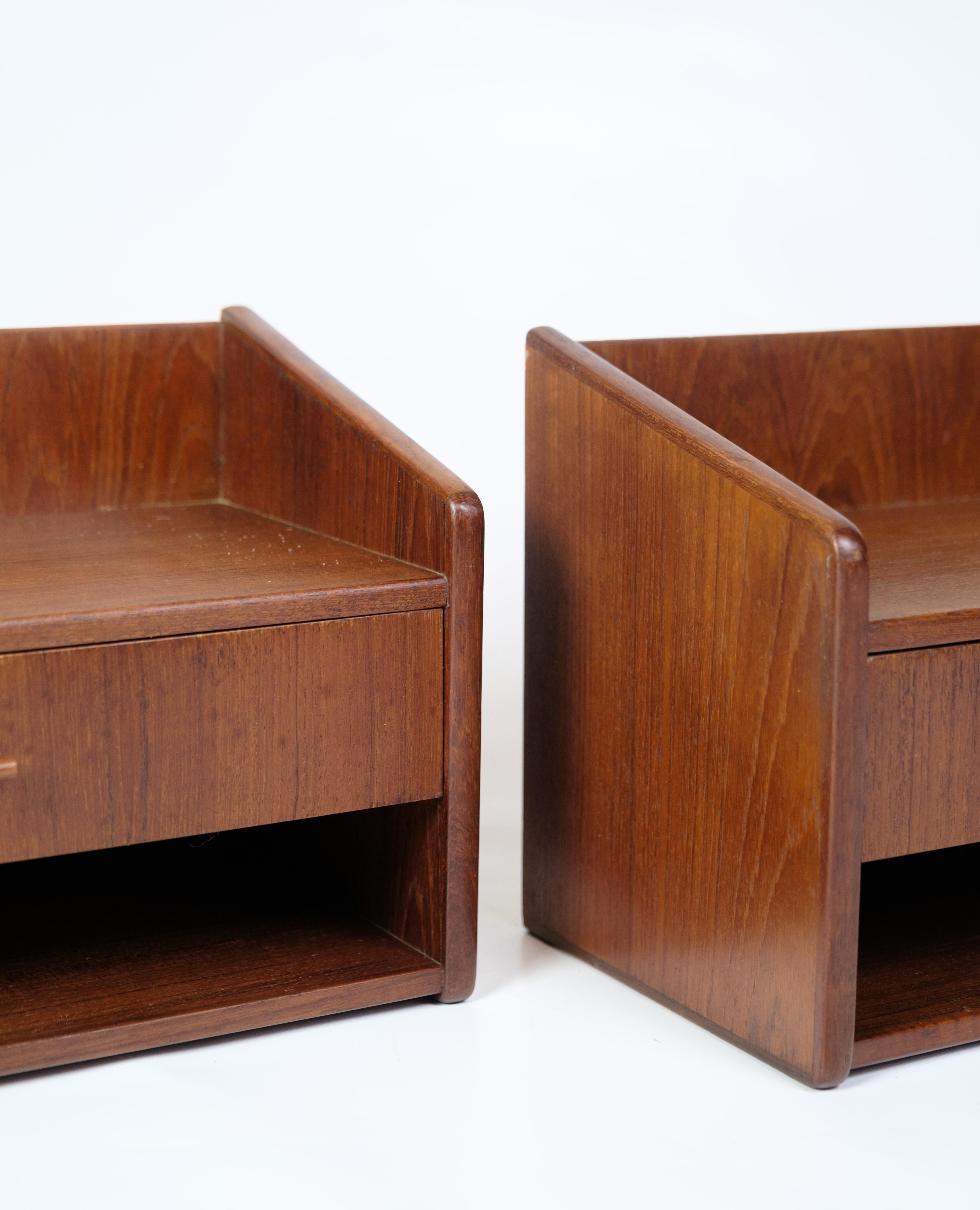 Vintage 1960s Teak Wall-Mounted Bedside Tables with Drawers – Elegant and Space-Saving

Introduce a touch of mid-century charm to your bedroom with this set of wall-mounted teak bedside tables, offering both elegance and practicality.

Crafted