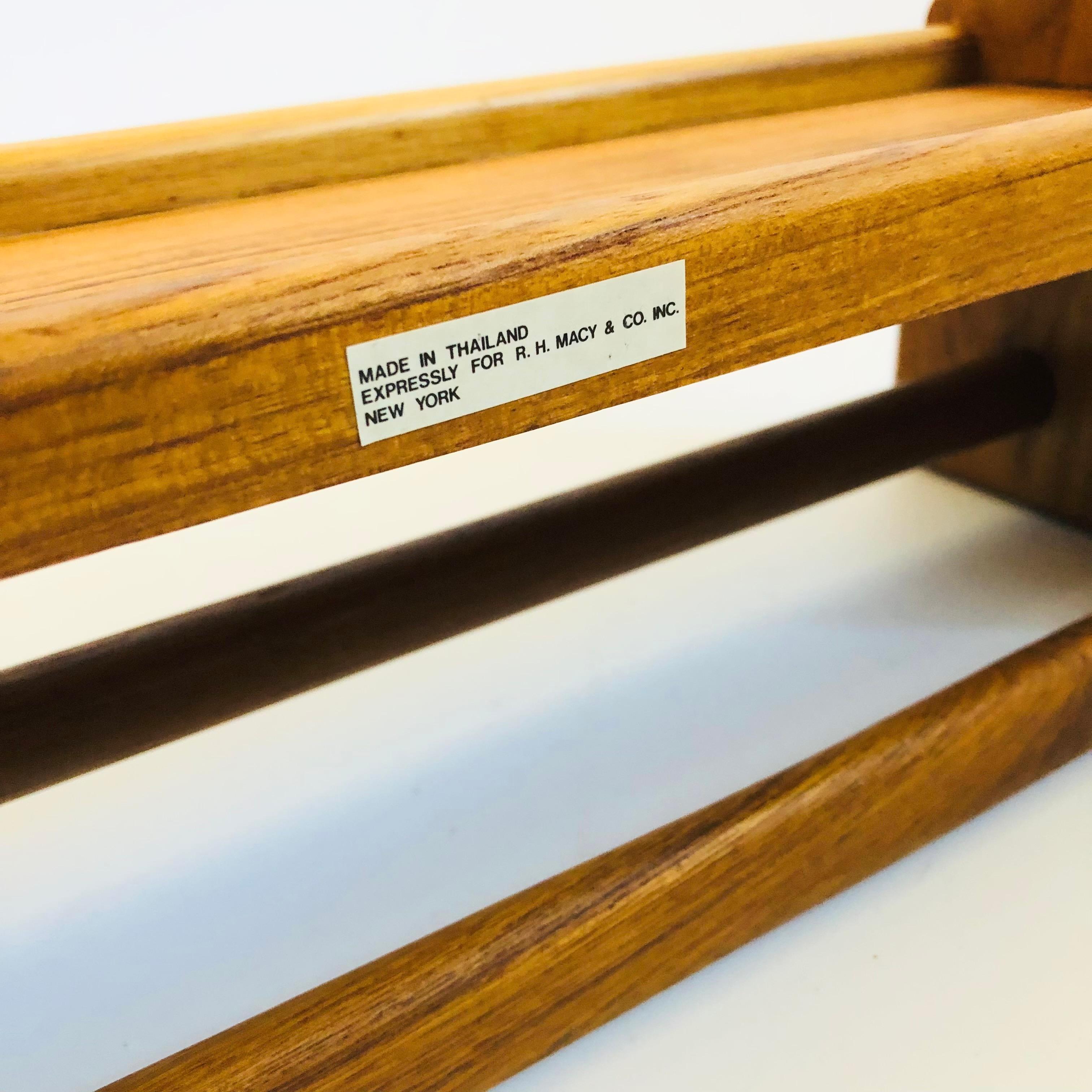 Portasciugamani da parete in teak con ripiano in vendita 1