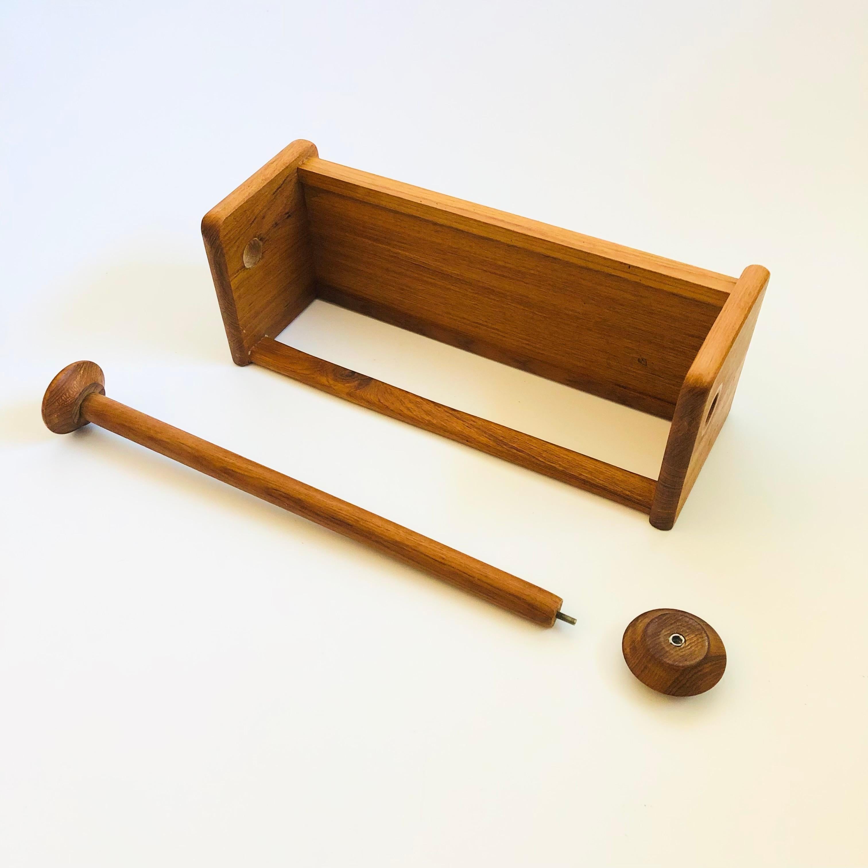 Portasciugamani da parete in teak con ripiano in vendita 2