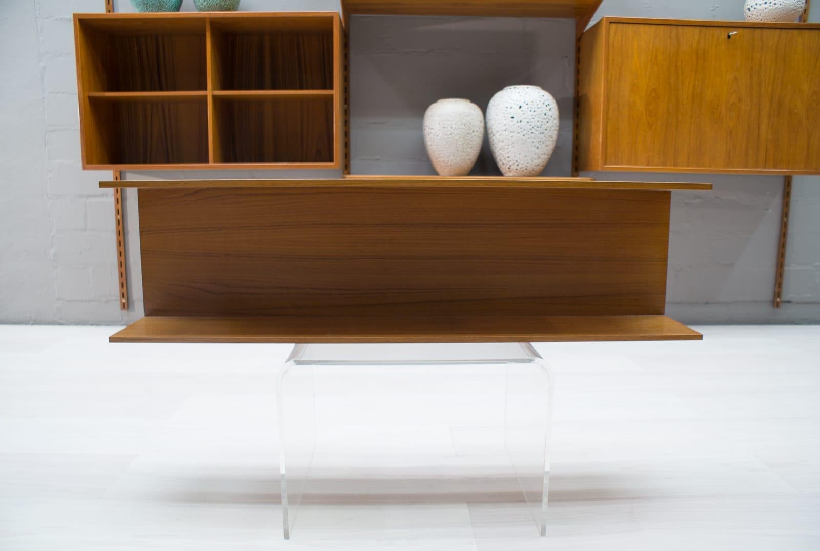 Teak wall shelf by Walter Wirtz for Wilhelm Renz, Germany, 1960s.
Very good condition.
 