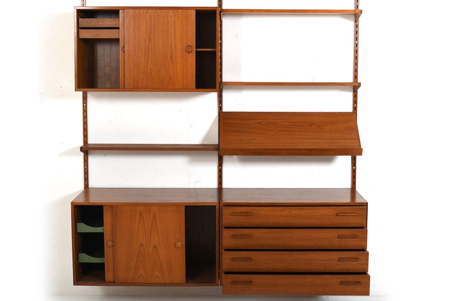 Teakholz-Wandsystem von Kai Kristiansen für FM 1960er Jahre im Angebot 6