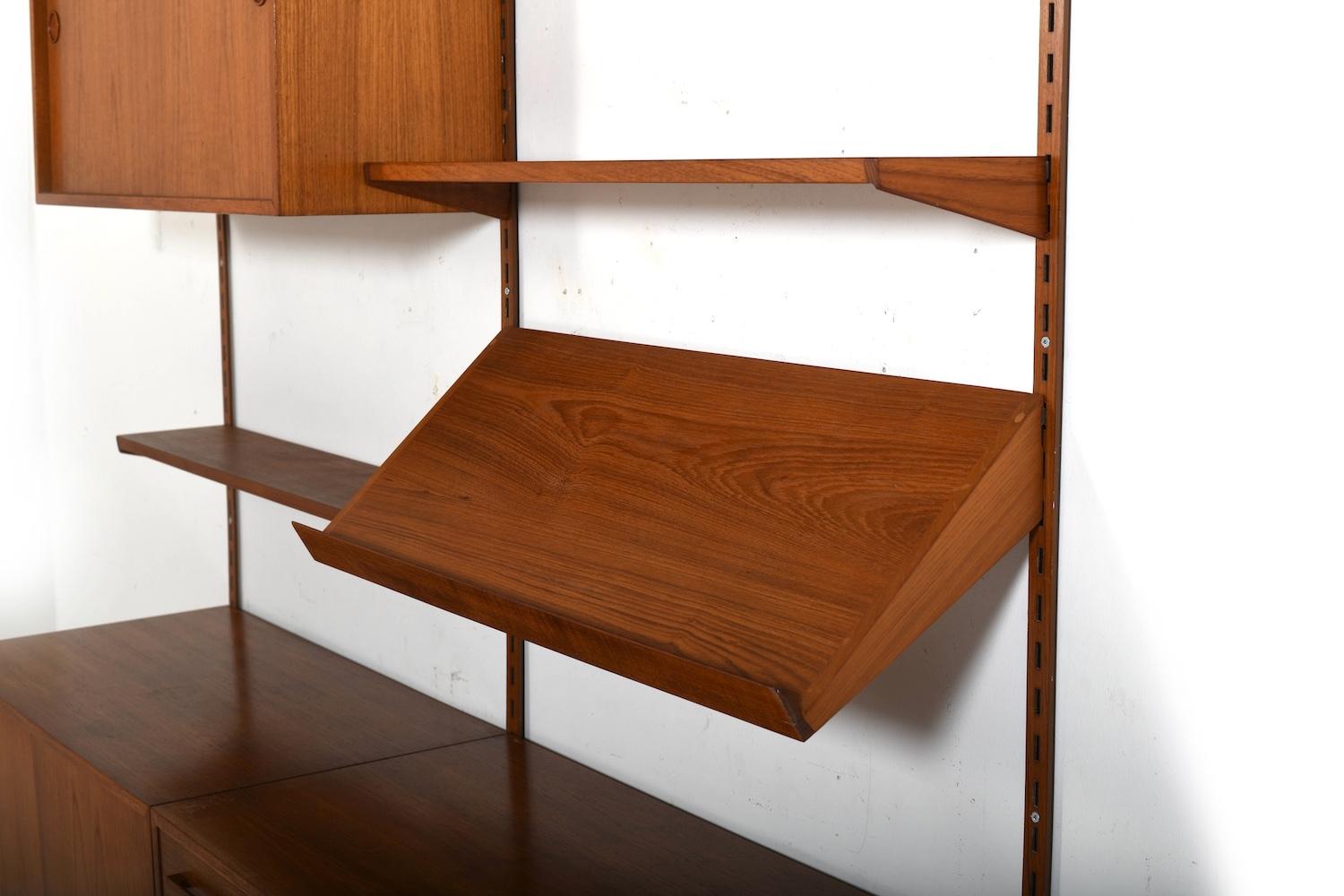 Teakholz-Wandsystem von Kai Kristiansen für FM 1960er Jahre im Angebot 1