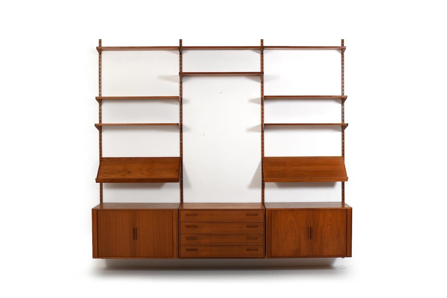 Danese Sistema a parete in teak di Kai Kristiansen per FM Denmark 1960s in vendita