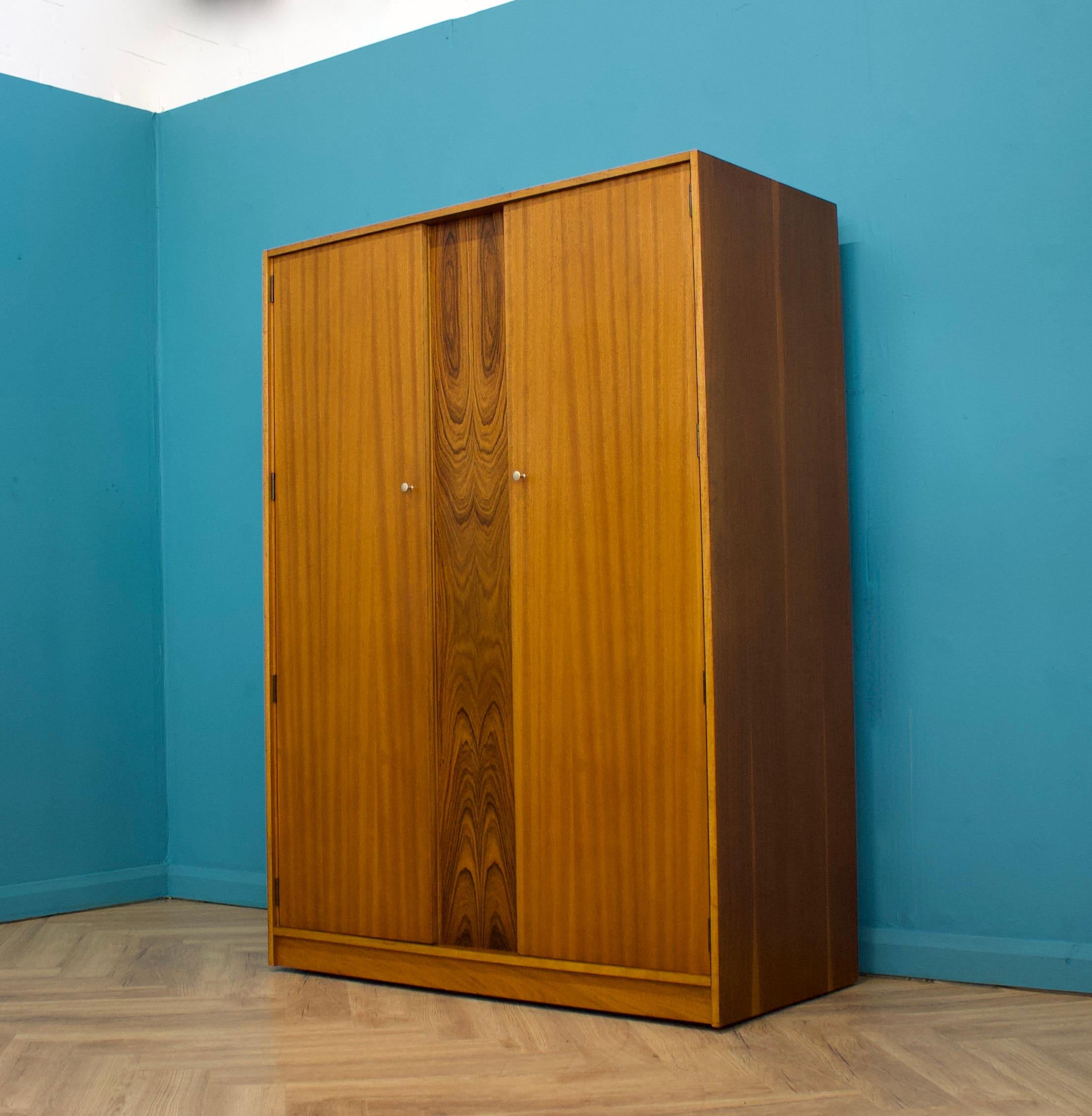 Teakholz-Schrank von Uniflex, 1960er Jahre (Moderne der Mitte des Jahrhunderts)
