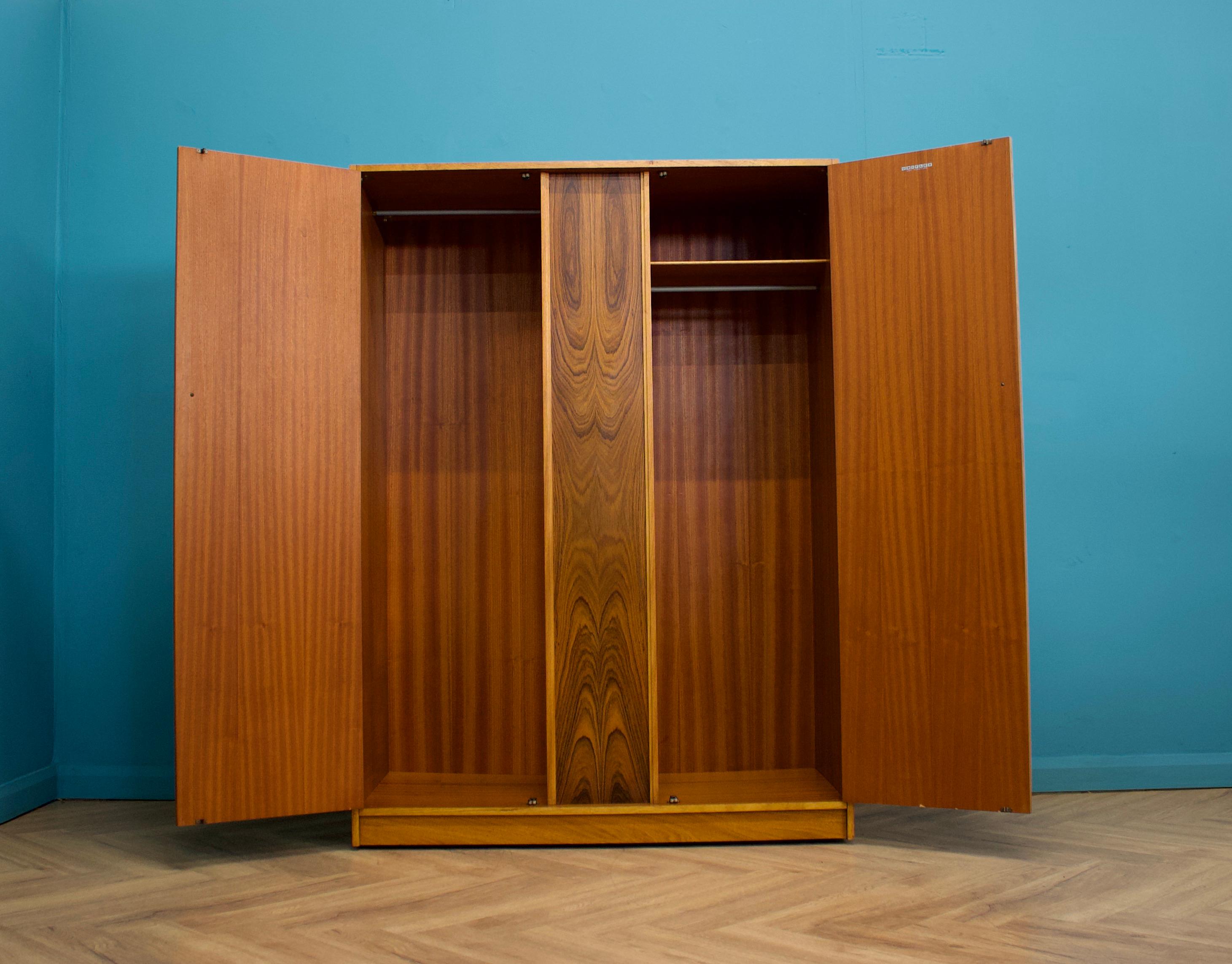 Teakholz-Schrank von Uniflex, 1960er Jahre (Britisch)